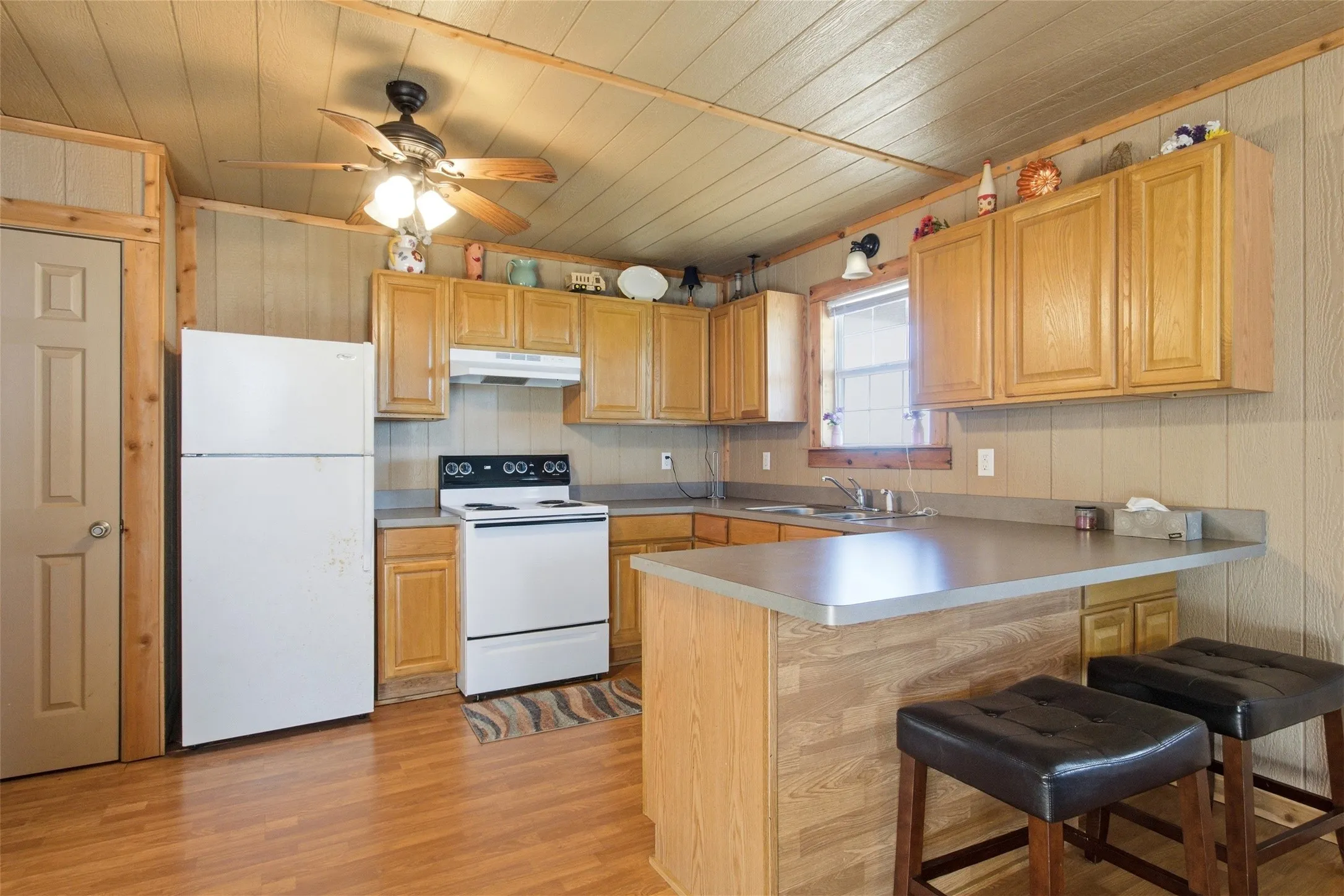 Single Family Residence For Sale in Kaufman County , 13914 Overlook Lane, Forney, Texas 75126, 4 Bedroom, 5 Bathroom, 4 Garage spaces, 3,377 Sqft, built in 1994, mls#21163869, Real Estate Agent in Forney, Homes For Sale in Kaufman county, Homes For Sale in Forney, Realtor in Forney Texas, Real Estate Brokerage Independent Realty Texas, Luminita Cordes Realtor