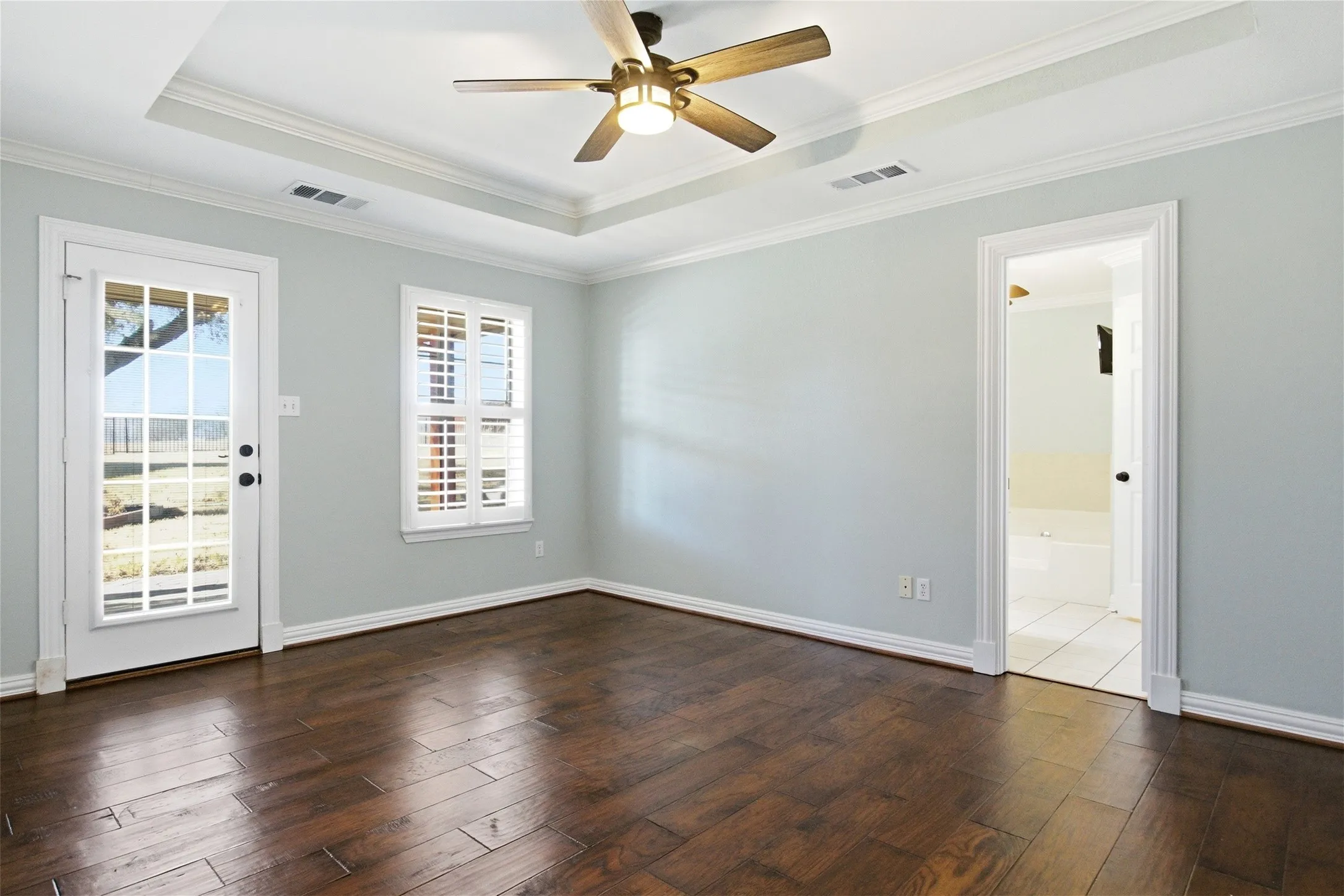 Single Family Residence For Sale in Kaufman County , 13914 Overlook Lane, Forney, Texas 75126, 4 Bedroom, 5 Bathroom, 4 Garage spaces, 3,377 Sqft, built in 1994, mls#21163869, Real Estate Agent in Forney, Homes For Sale in Kaufman county, Homes For Sale in Forney, Realtor in Forney Texas, Real Estate Brokerage Independent Realty Texas, Luminita Cordes Realtor
