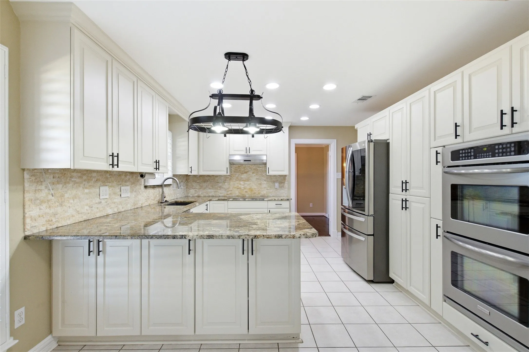 Single Family Residence For Sale in Kaufman County , 13914 Overlook Lane, Forney, Texas 75126, 4 Bedroom, 5 Bathroom, 4 Garage spaces, 3,377 Sqft, built in 1994, mls#21163869, Real Estate Agent in Forney, Homes For Sale in Kaufman county, Homes For Sale in Forney, Realtor in Forney Texas, Real Estate Brokerage Independent Realty Texas, Luminita Cordes Realtor