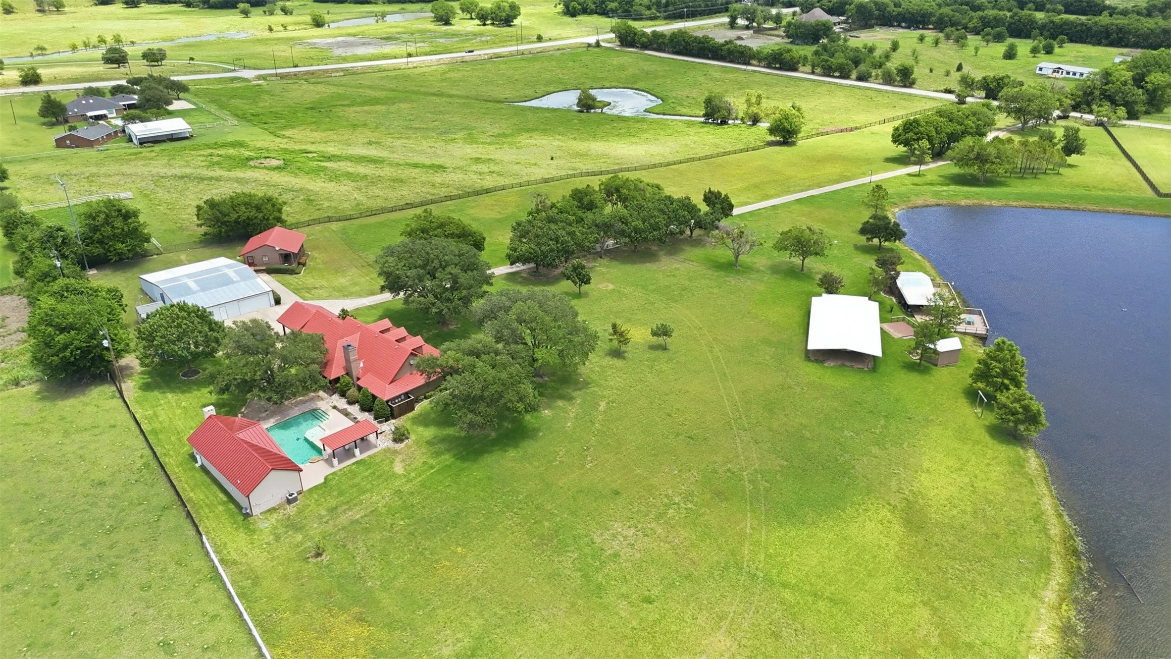Single Family Residence For Sale in Kaufman County , 13914 Overlook Lane, Forney, Texas 75126, 4 Bedroom, 5 Bathroom, 4 Garage spaces, 3,377 Sqft, built in 1994, mls#21163869, Real Estate Agent in Forney, Homes For Sale in Kaufman county, Homes For Sale in Forney, Realtor in Forney Texas, Real Estate Brokerage Independent Realty Texas, Luminita Cordes Realtor