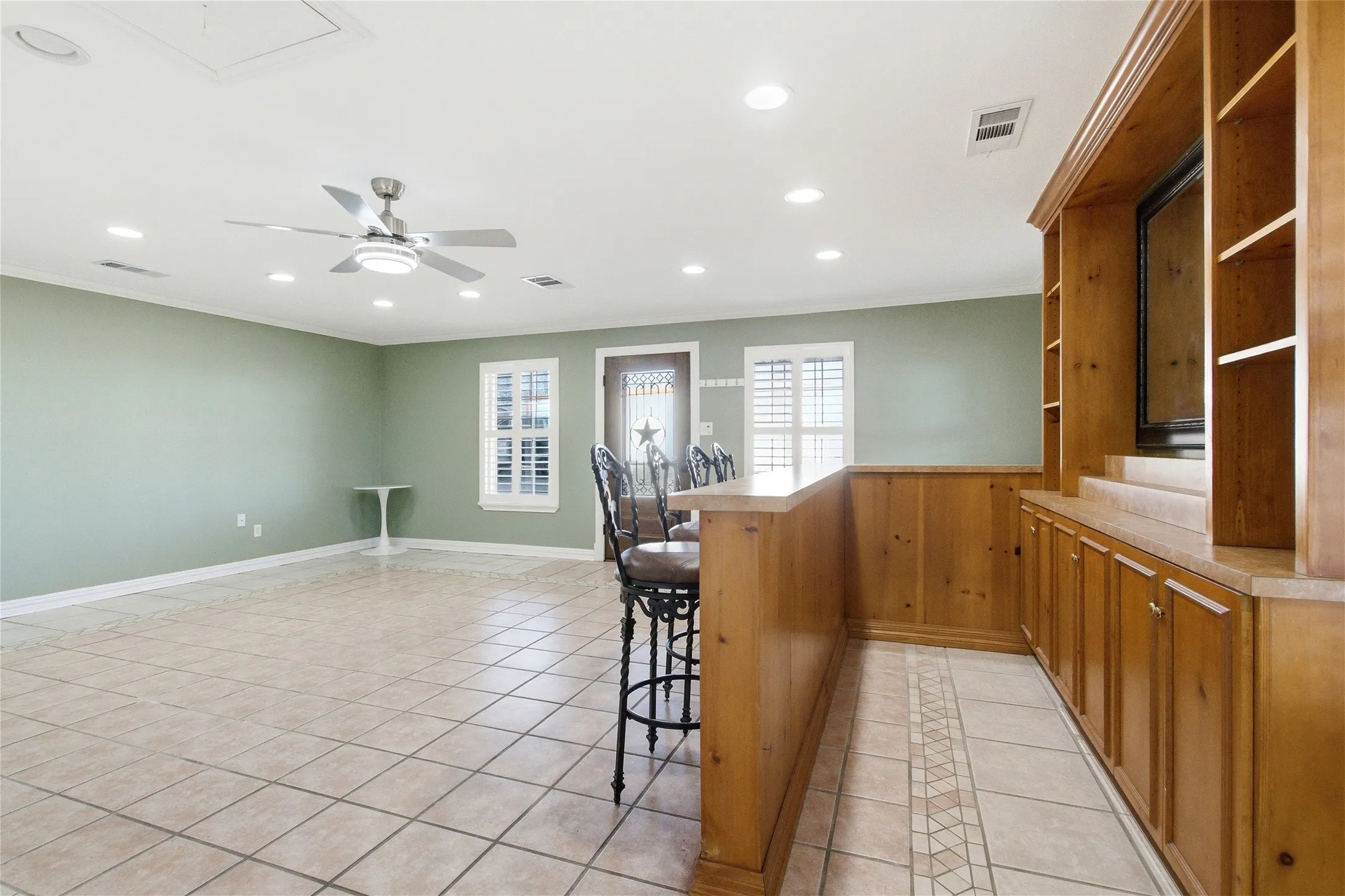 Single Family Residence For Sale in Kaufman County , 13914 Overlook Lane, Forney, Texas 75126, 4 Bedroom, 5 Bathroom, 4 Garage spaces, 3,377 Sqft, built in 1994, mls#21163869, Real Estate Agent in Forney, Homes For Sale in Kaufman county, Homes For Sale in Forney, Realtor in Forney Texas, Real Estate Brokerage Independent Realty Texas, Luminita Cordes Realtor