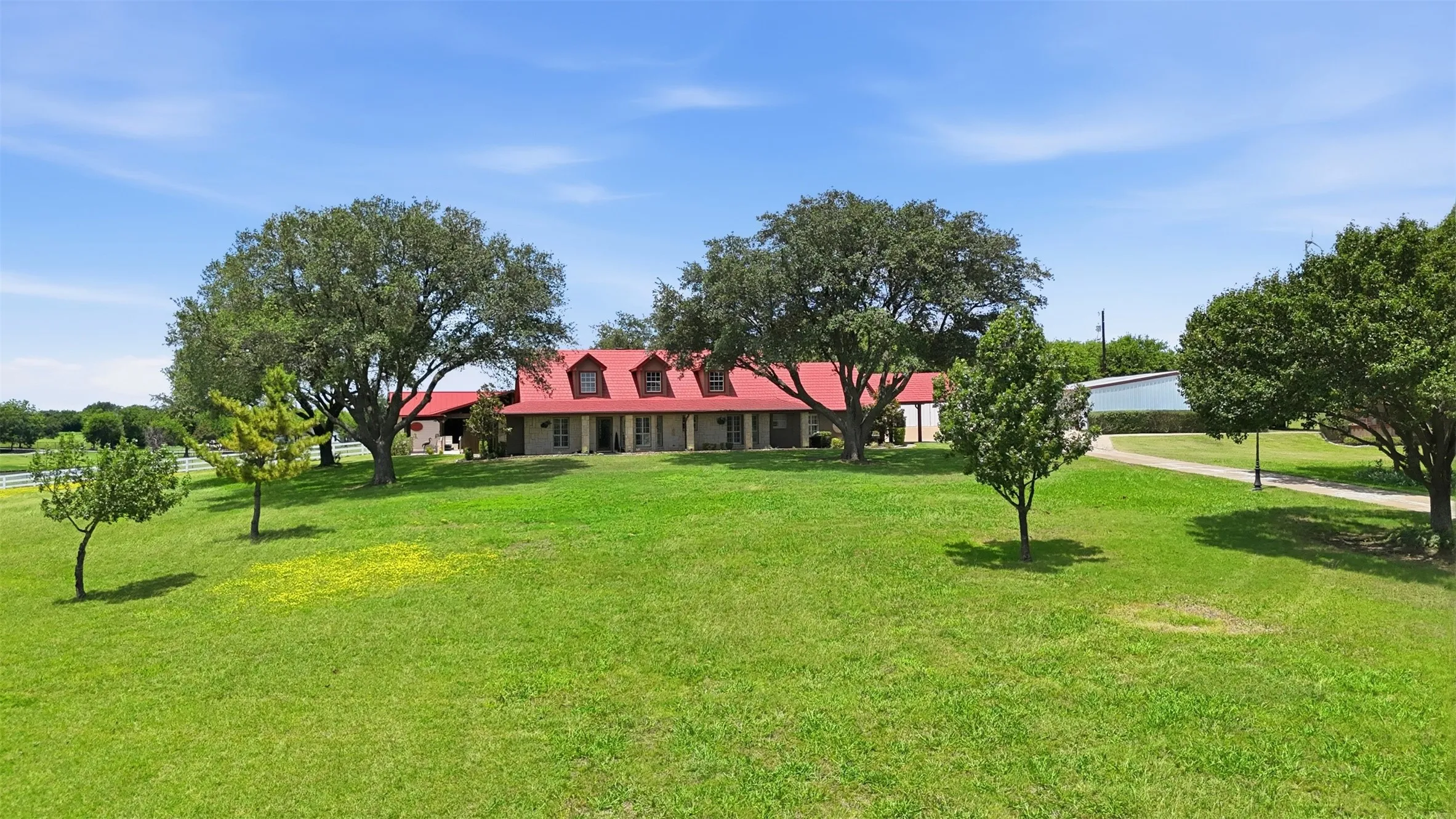 Single Family Residence For Sale in Kaufman County , 13914 Overlook Lane, Forney, Texas 75126, 4 Bedroom, 5 Bathroom, 4 Garage spaces, 3,377 Sqft, built in 1994, mls#21163869, Real Estate Agent in Forney, Homes For Sale in Kaufman county, Homes For Sale in Forney, Realtor in Forney Texas, Real Estate Brokerage Independent Realty Texas, Luminita Cordes Realtor
