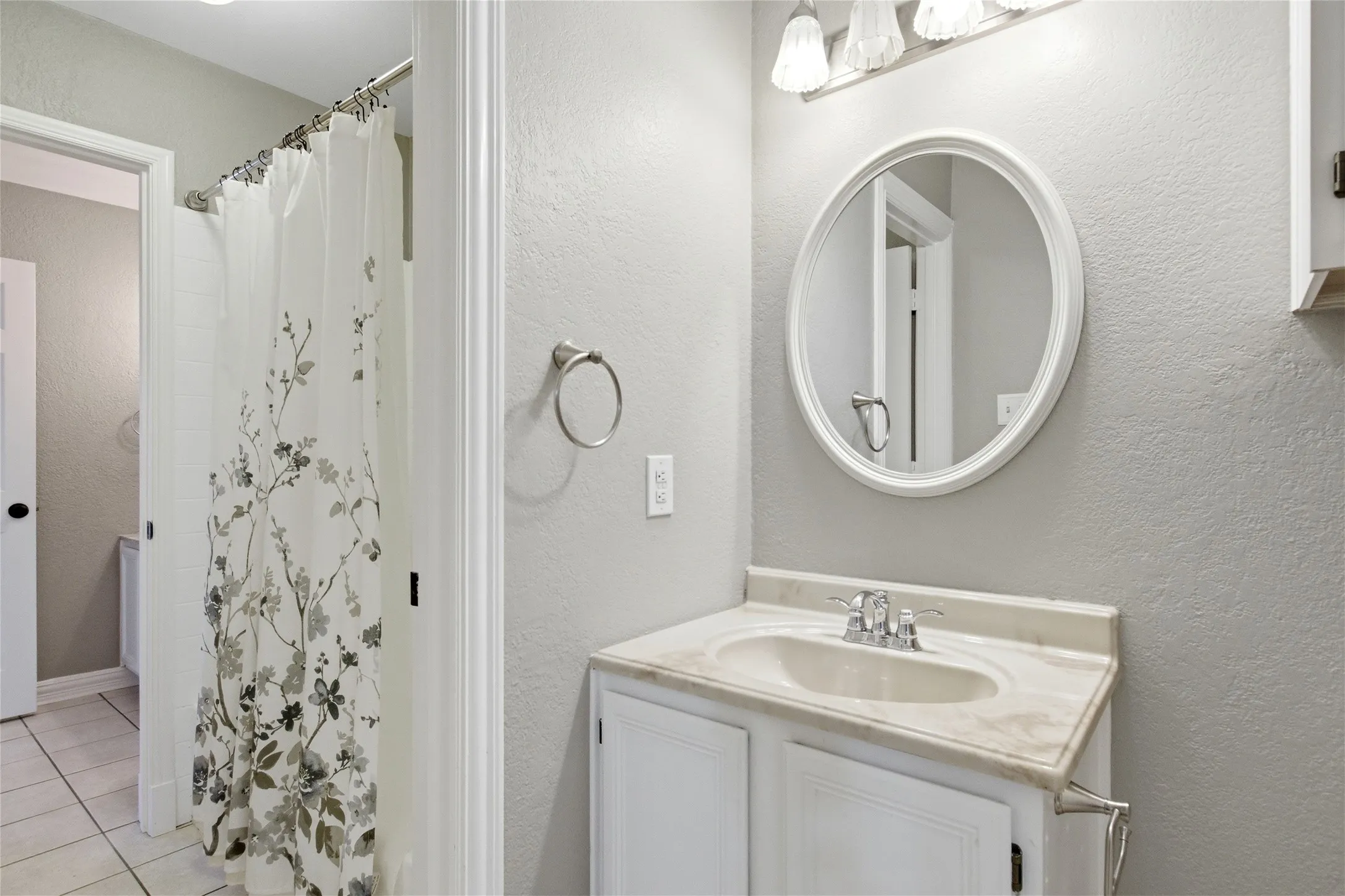 Single Family Residence For Sale in Kaufman County , 13914 Overlook Lane, Forney, Texas 75126, 4 Bedroom, 5 Bathroom, 4 Garage spaces, 3,377 Sqft, built in 1994, mls#21163869, Real Estate Agent in Forney, Homes For Sale in Kaufman county, Homes For Sale in Forney, Realtor in Forney Texas, Real Estate Brokerage Independent Realty Texas, Luminita Cordes Realtor