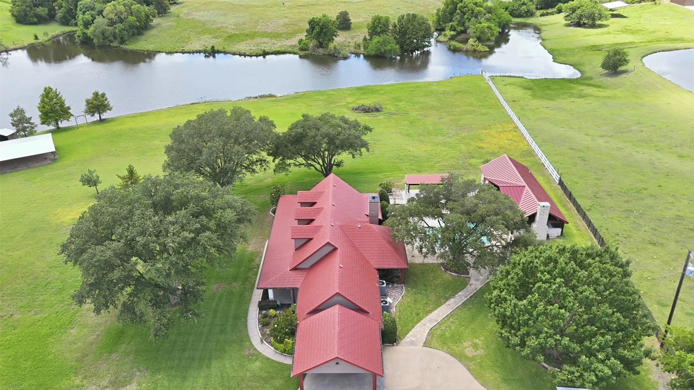 Single Family Residence For Sale in Kaufman County , 13914 Overlook Lane, Forney, Texas 75126, 4 Bedroom, 5 Bathroom, 4 Garage spaces, 3,377 Sqft, built in 1994, mls#21163869, Real Estate Agent in Forney, Homes For Sale in Kaufman county, Homes For Sale in Forney, Realtor in Forney Texas, Real Estate Brokerage Independent Realty Texas, Luminita Cordes Realtor
