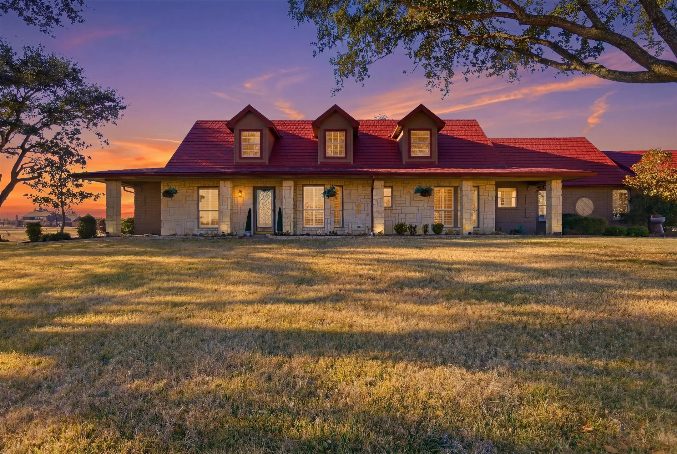 Single Family Residence For Sale in Kaufman County , 13914 Overlook Lane, Forney, Texas 75126, 4 Bedroom, 5 Bathroom, 4 Garage spaces, 3,377 Sqft, built in 1994, mls#21163869, Real Estate Agent in Forney, Homes For Sale in Kaufman county, Homes For Sale in Forney, Realtor in Forney Texas, Real Estate Brokerage Independent Realty Texas, Luminita Cordes Realtor