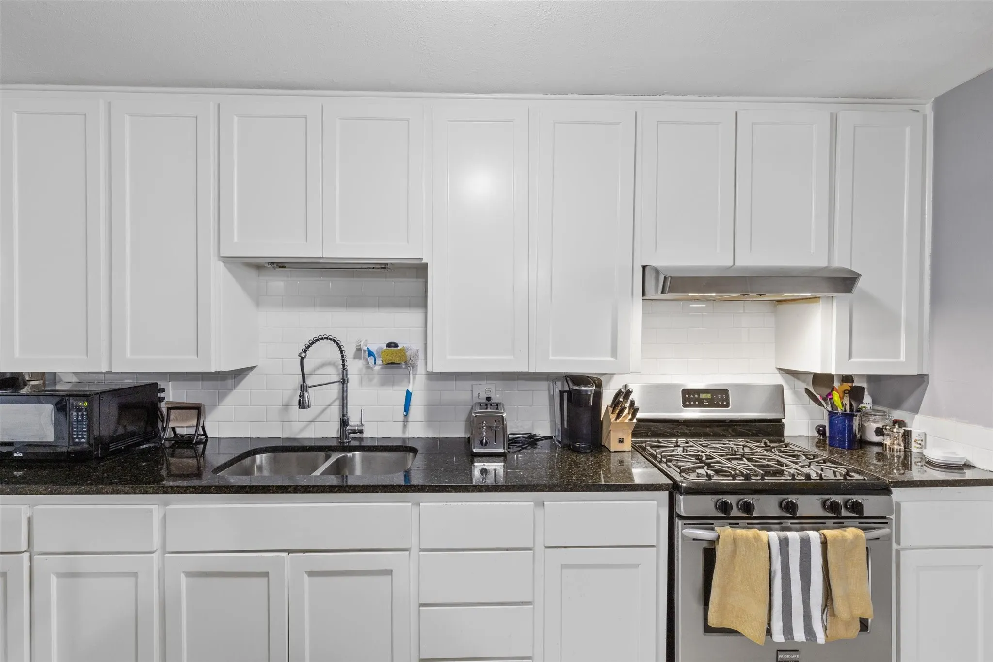 Single Family Residence For Rent in Tarrant County , 4228 Winfield Avenue, Fort Worth, Texas 76109, 4 Bedroom, 2 Bathroom, 1 Garage spaces, 1,486 Sqft, built in 1950, Preowned, mls#21172321, Real Estate Agent in Fort Worth, Homes For Rent in Tarrant county, Homes For Rent in Fort Worth, Realtor in Fort Worth Texas, Real Estate Brokerage Independent Realty Texas, Luminita Cordes Realtor