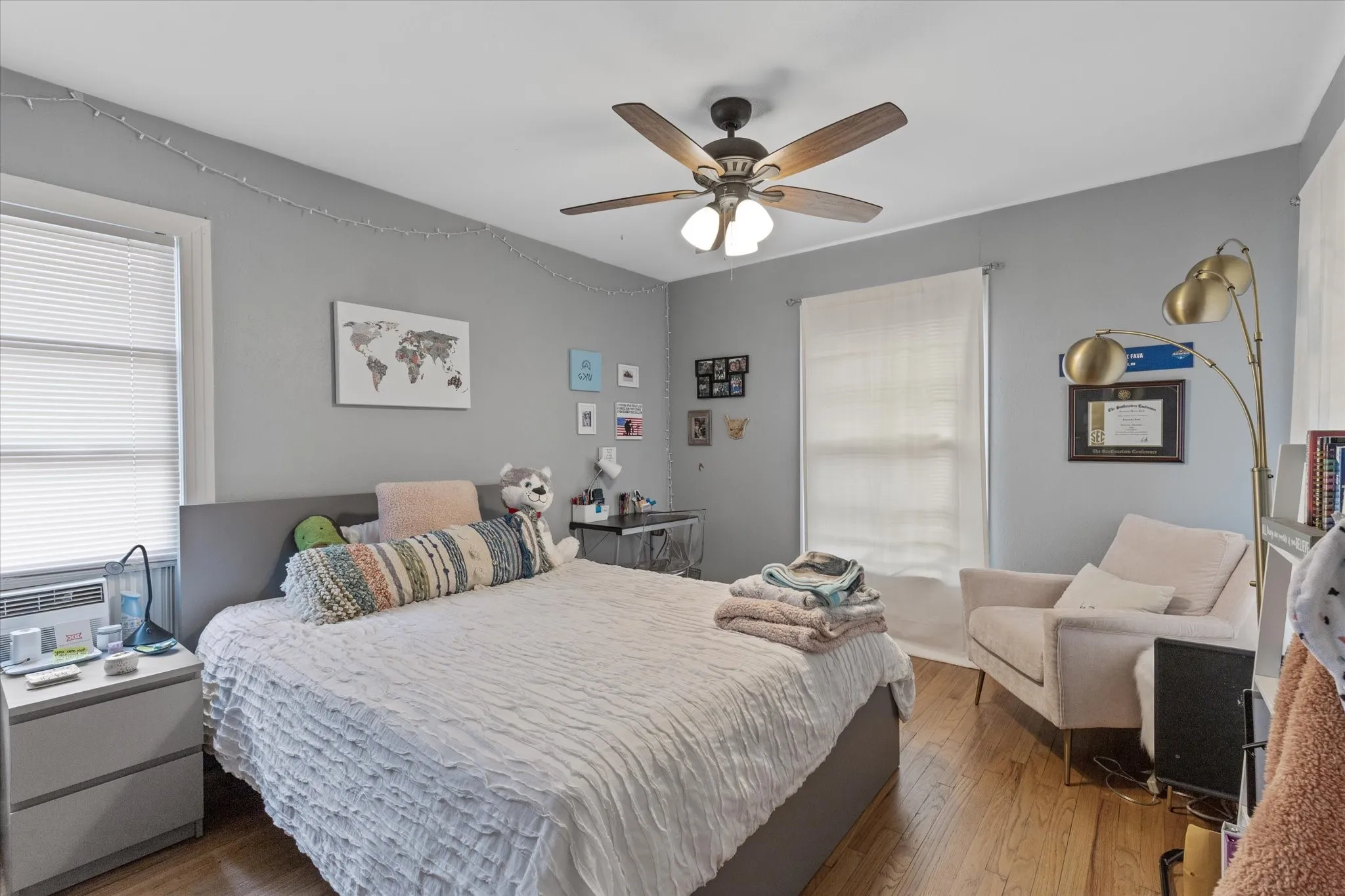 Single Family Residence For Rent in Tarrant County , 4228 Winfield Avenue, Fort Worth, Texas 76109, 4 Bedroom, 2 Bathroom, 1 Garage spaces, 1,486 Sqft, built in 1950, Preowned, mls#21172321, Real Estate Agent in Fort Worth, Homes For Rent in Tarrant county, Homes For Rent in Fort Worth, Realtor in Fort Worth Texas, Real Estate Brokerage Independent Realty Texas, Luminita Cordes Realtor