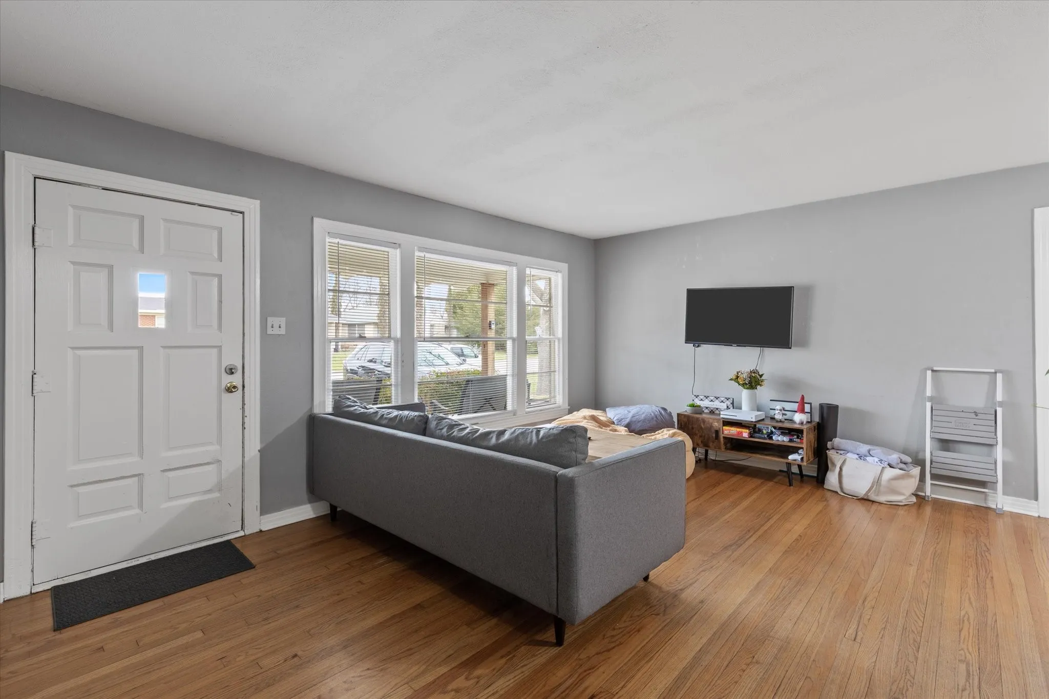 Single Family Residence For Rent in Tarrant County , 4228 Winfield Avenue, Fort Worth, Texas 76109, 4 Bedroom, 2 Bathroom, 1 Garage spaces, 1,486 Sqft, built in 1950, Preowned, mls#21172321, Real Estate Agent in Fort Worth, Homes For Rent in Tarrant county, Homes For Rent in Fort Worth, Realtor in Fort Worth Texas, Real Estate Brokerage Independent Realty Texas, Luminita Cordes Realtor