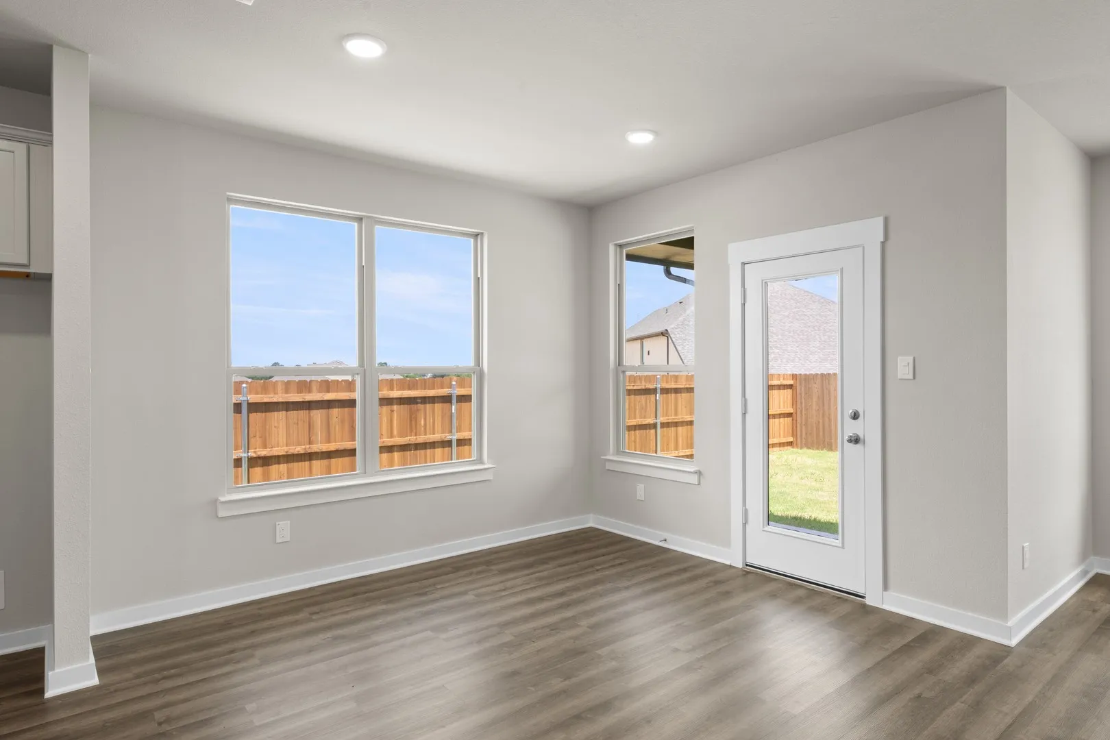 6928 Deadwood- Dining-1