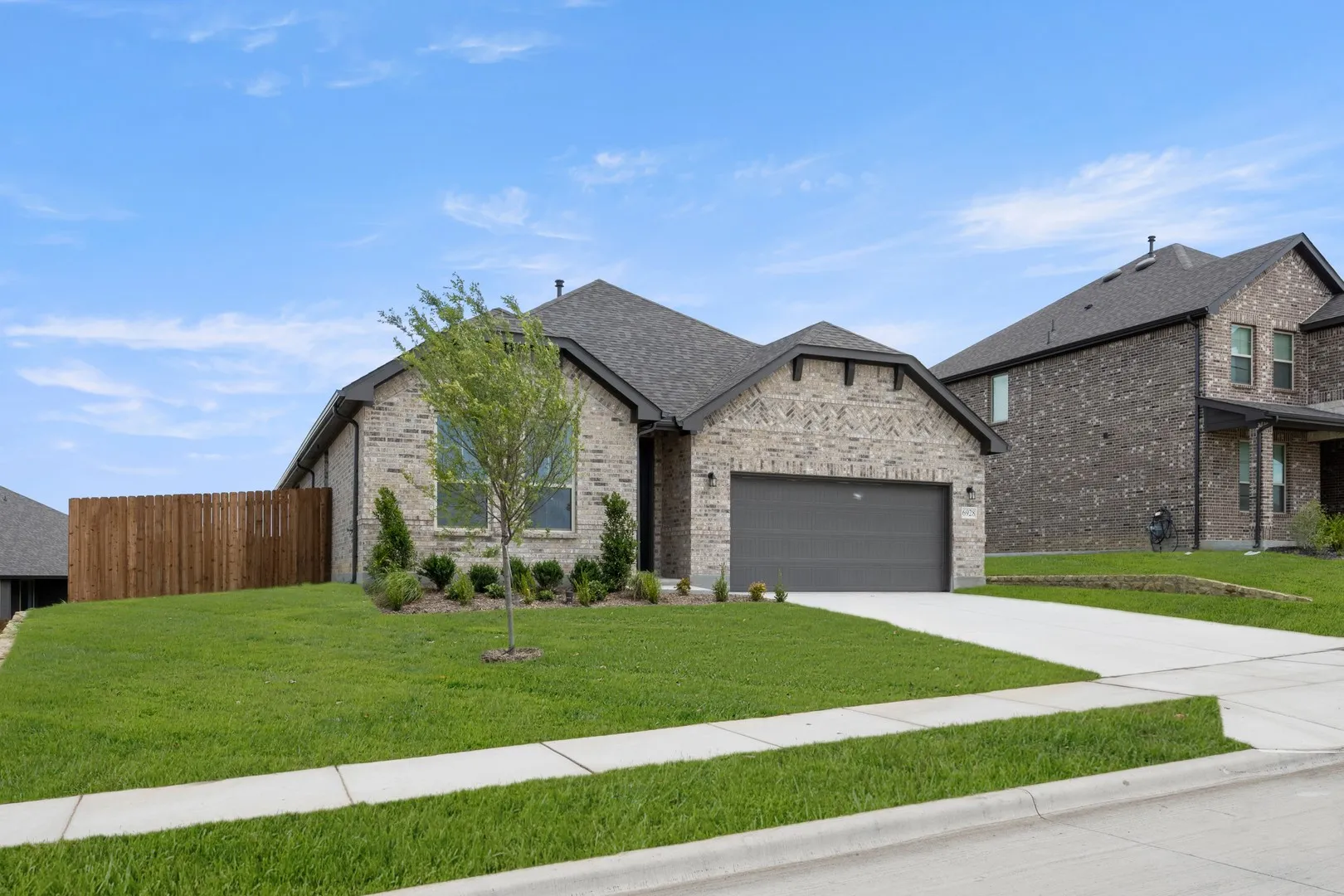 6928 Deadwood- Front-2