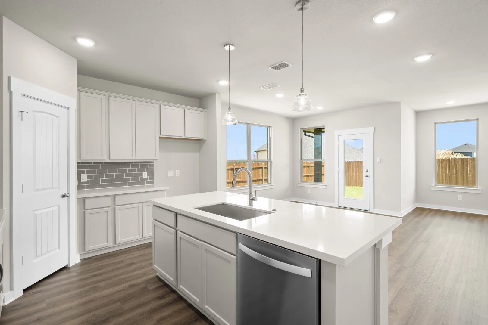 6928 Deadwood- Kitchen-4