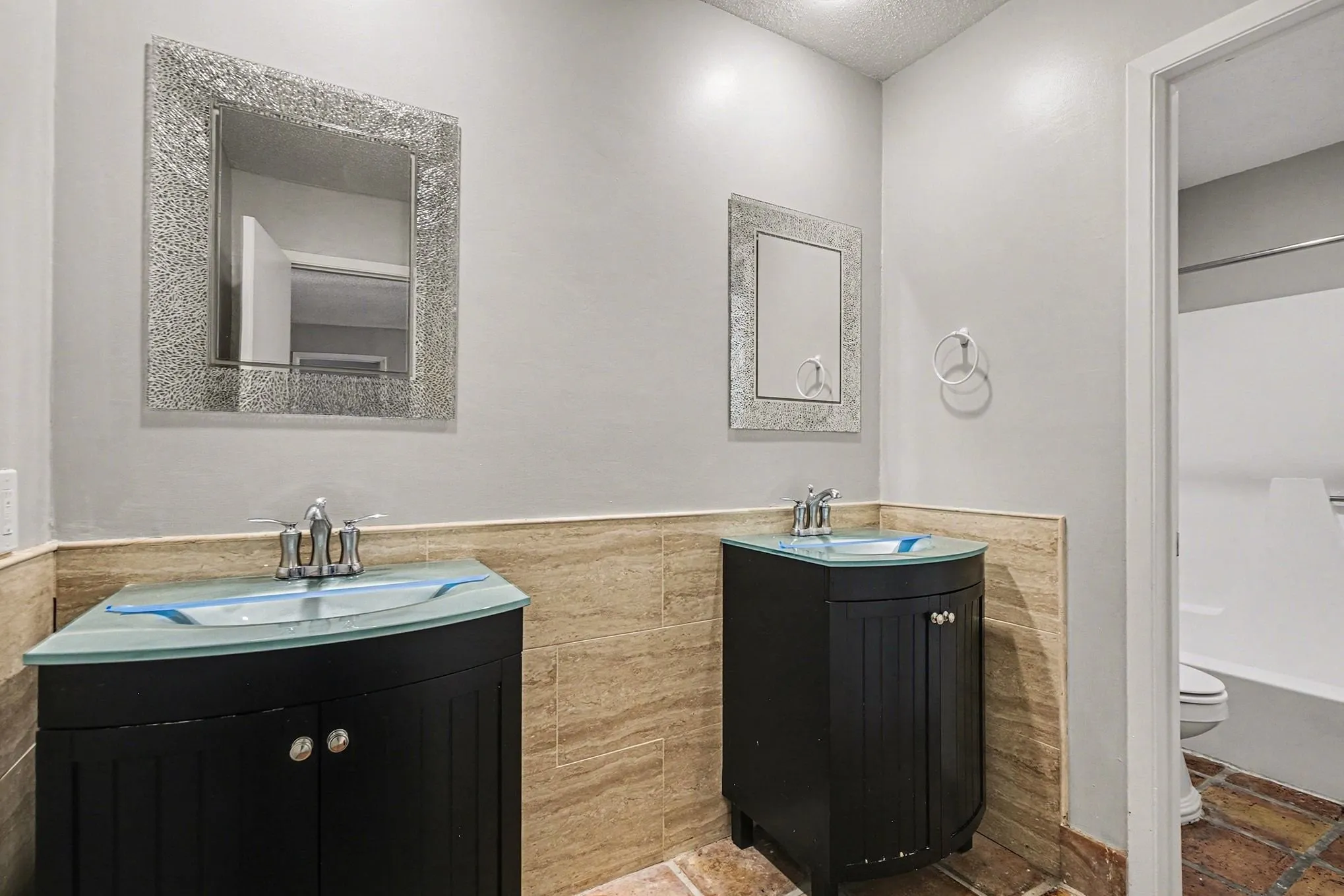 Single Family Residence For Sale in Tarrant County , 1606 Hawthorne Drive, Arlington, Texas 76012, 3 Bedroom, 2 Bathroom, 2 Garage spaces, 1,960 Sqft, built in 1974, mls#21170474, Real Estate Agent in Arlington, Homes For Sale in Tarrant county, Homes For Sale in Arlington, Realtor in Arlington Texas, Real Estate Brokerage Independent Realty Texas, Luminita Cordes Realtor