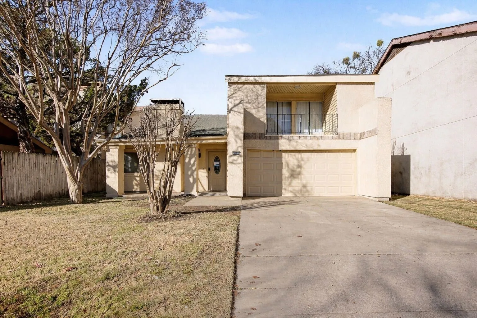 Single Family Residence For Sale in Tarrant County , 1606 Hawthorne Drive, Arlington, Texas 76012, 3 Bedroom, 2 Bathroom, 2 Garage spaces, 1,960 Sqft, built in 1974, mls#21170474, Real Estate Agent in Arlington, Homes For Sale in Tarrant county, Homes For Sale in Arlington, Realtor in Arlington Texas, Real Estate Brokerage Independent Realty Texas, Luminita Cordes Realtor