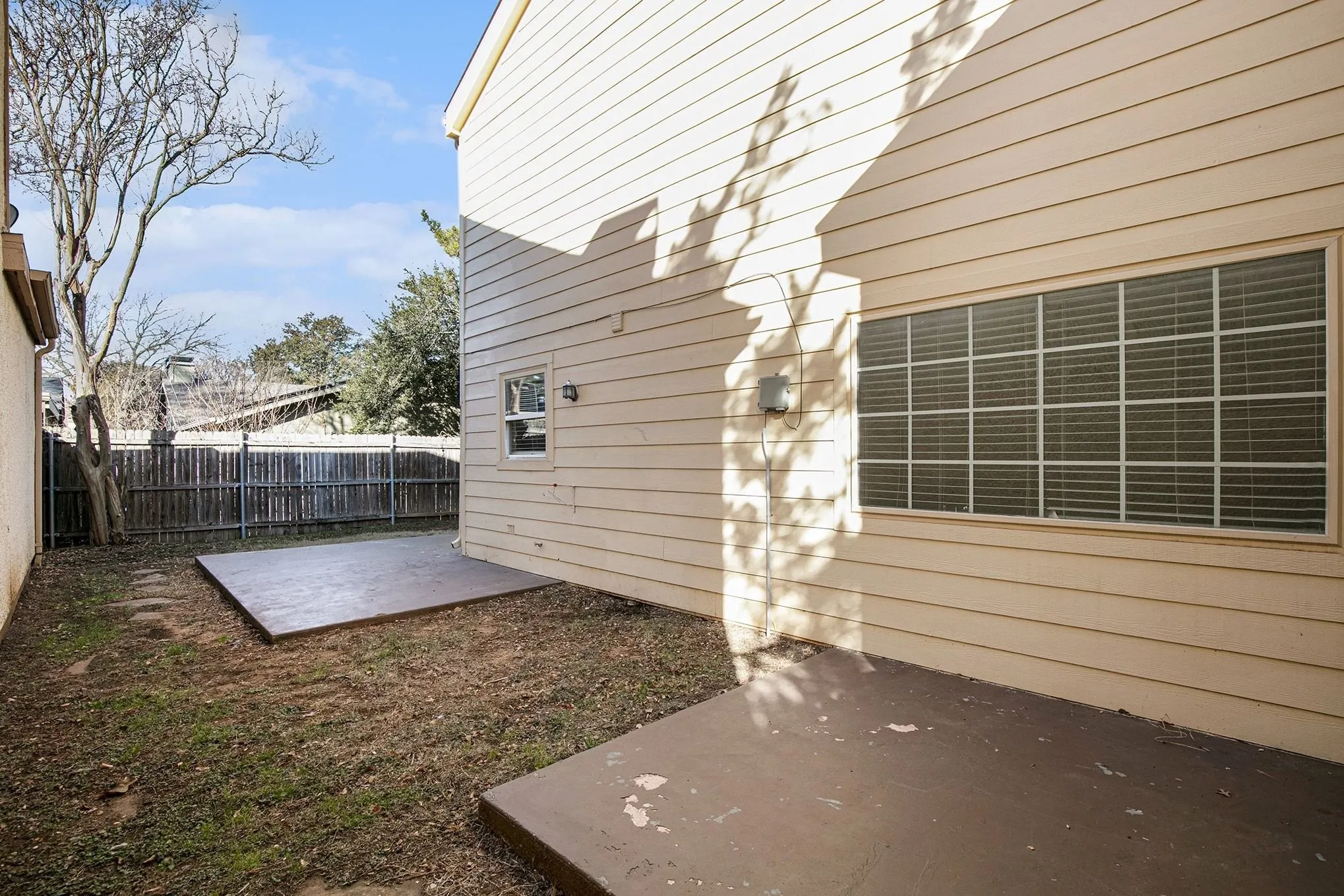 Single Family Residence For Sale in Tarrant County , 1606 Hawthorne Drive, Arlington, Texas 76012, 3 Bedroom, 2 Bathroom, 2 Garage spaces, 1,960 Sqft, built in 1974, mls#21170474, Real Estate Agent in Arlington, Homes For Sale in Tarrant county, Homes For Sale in Arlington, Realtor in Arlington Texas, Real Estate Brokerage Independent Realty Texas, Luminita Cordes Realtor