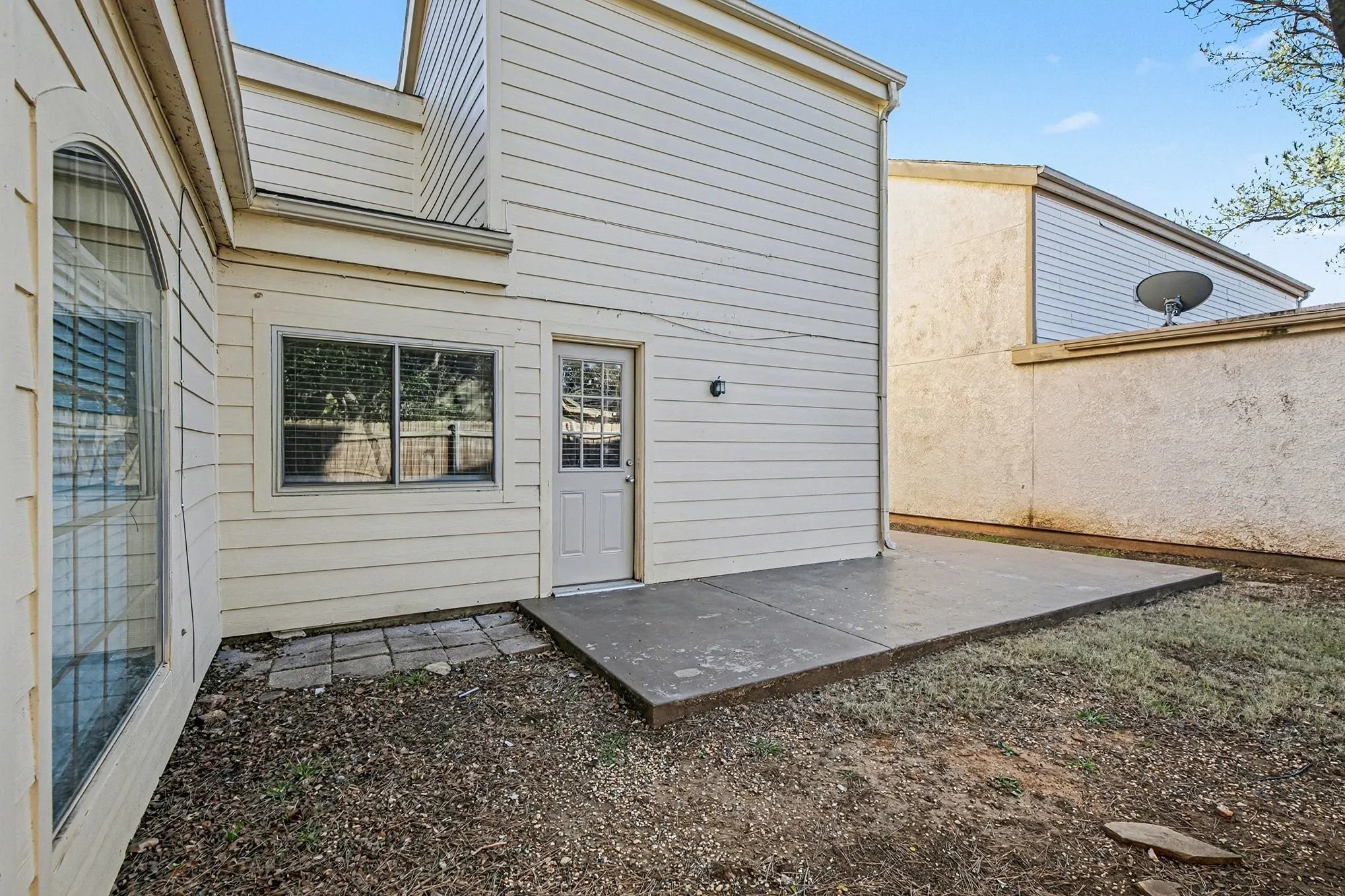Single Family Residence For Sale in Tarrant County , 1606 Hawthorne Drive, Arlington, Texas 76012, 3 Bedroom, 2 Bathroom, 2 Garage spaces, 1,960 Sqft, built in 1974, mls#21170474, Real Estate Agent in Arlington, Homes For Sale in Tarrant county, Homes For Sale in Arlington, Realtor in Arlington Texas, Real Estate Brokerage Independent Realty Texas, Luminita Cordes Realtor