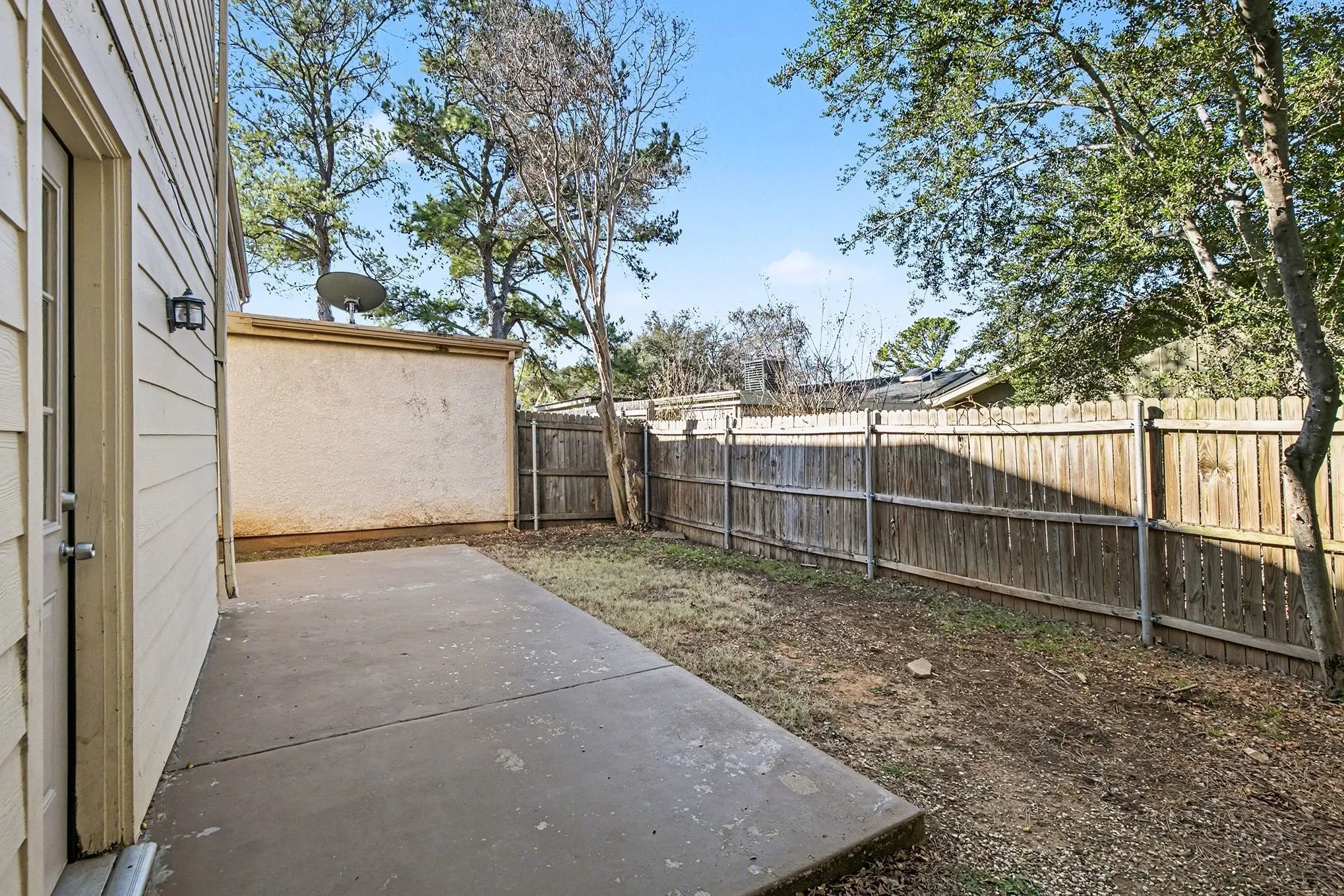 Single Family Residence For Sale in Tarrant County , 1606 Hawthorne Drive, Arlington, Texas 76012, 3 Bedroom, 2 Bathroom, 2 Garage spaces, 1,960 Sqft, built in 1974, mls#21170474, Real Estate Agent in Arlington, Homes For Sale in Tarrant county, Homes For Sale in Arlington, Realtor in Arlington Texas, Real Estate Brokerage Independent Realty Texas, Luminita Cordes Realtor