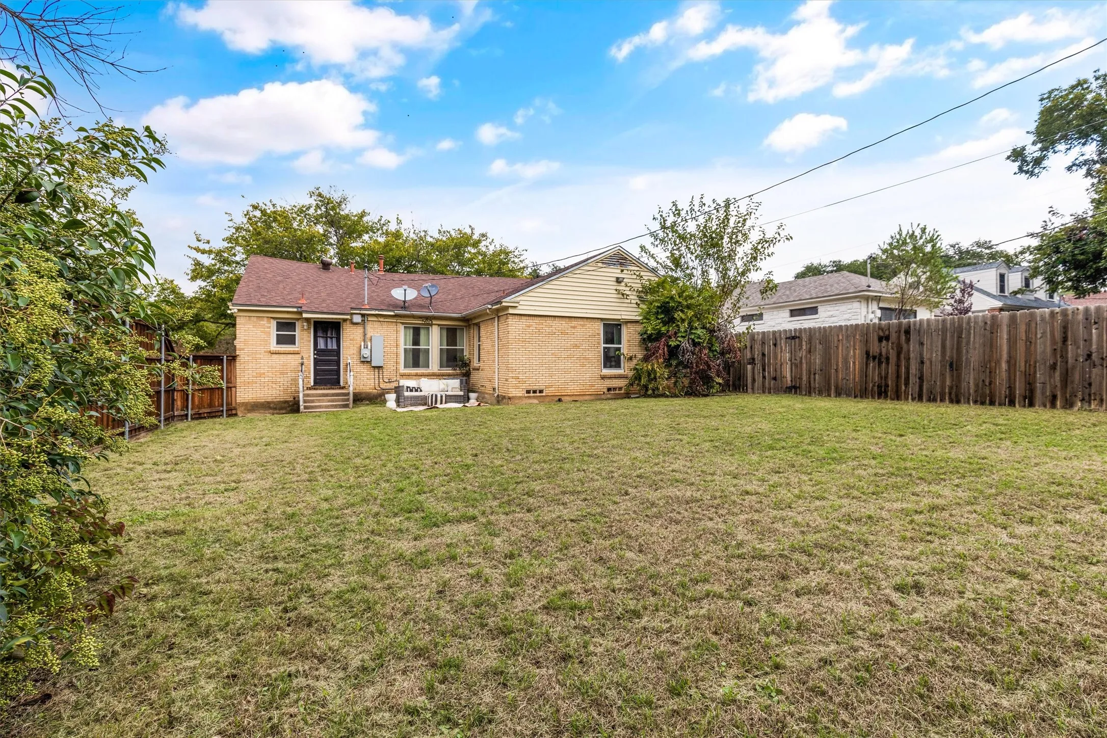 Single Family Residence For Rent in Tarrant County , 3417 Westcliff Road S, Fort Worth, Texas 76109, 3 Bedrooms, 2 Bathrooms, Garage spaces, 1,818 Sqft, built in 1946, Preowned, Price $3,500, mls#21173109, Real Estate Agent in Fort Worth, Homes For Rent in Tarrant county, Homes For Rent in Fort Worth, Realtor in Fort Worth Texas, Real Estate Brokerage Independent Realty Texas, Luminita Cordes Realtor