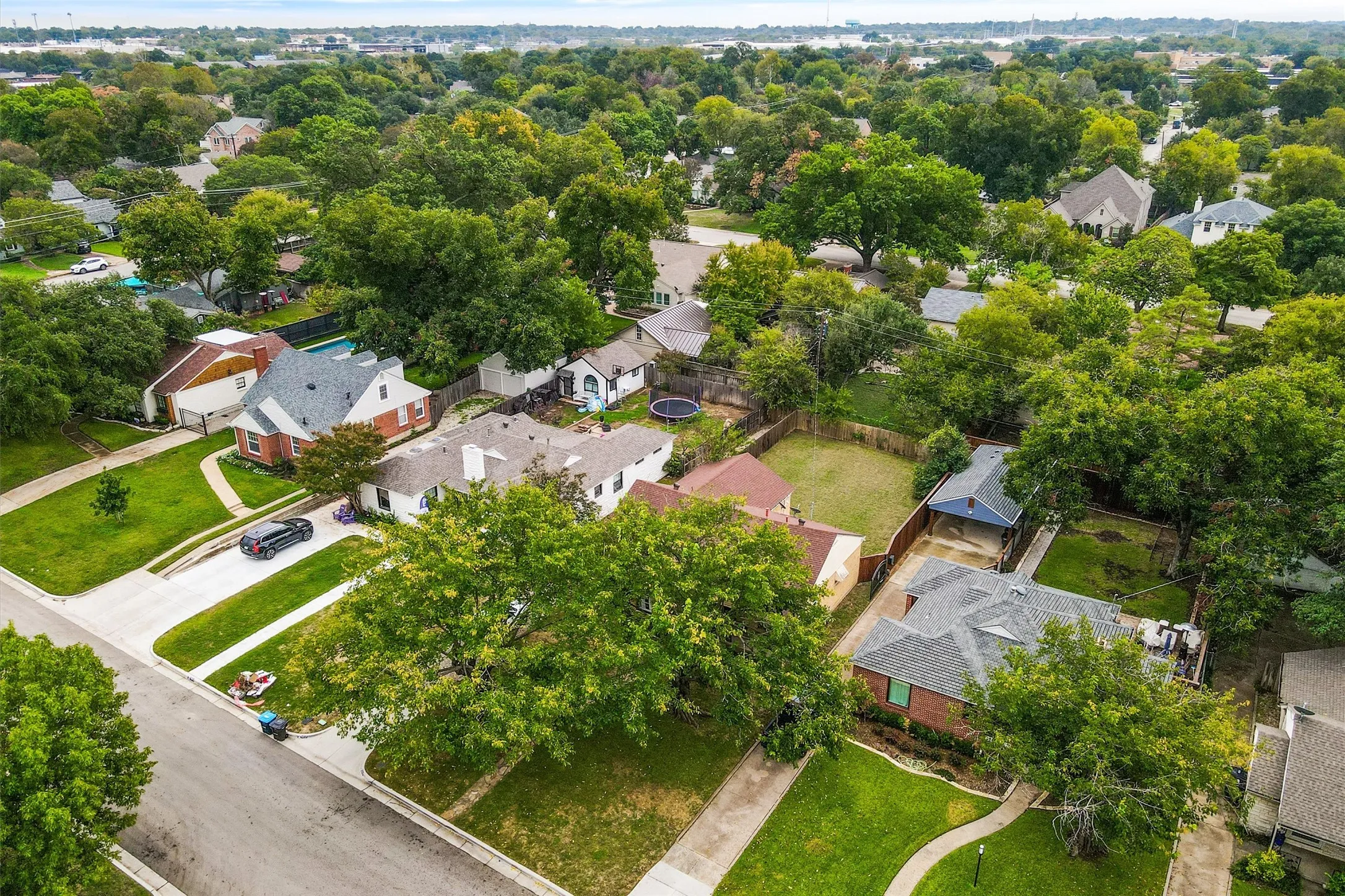 Single Family Residence For Rent in Tarrant County , 3417 Westcliff Road S, Fort Worth, Texas 76109, 3 Bedrooms, 2 Bathrooms, Garage spaces, 1,818 Sqft, built in 1946, Preowned, Price $3,500, mls#21173109, Real Estate Agent in Fort Worth, Homes For Rent in Tarrant county, Homes For Rent in Fort Worth, Realtor in Fort Worth Texas, Real Estate Brokerage Independent Realty Texas, Luminita Cordes Realtor