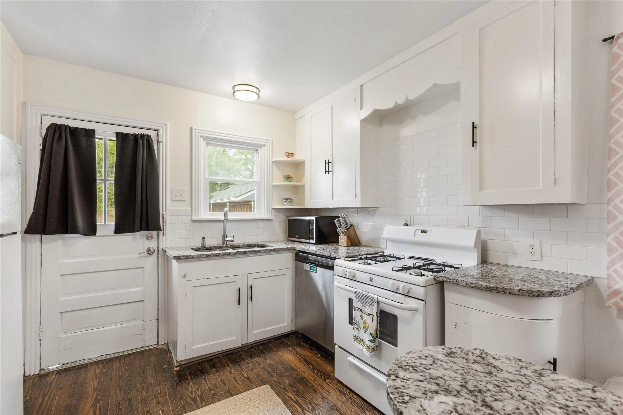 Single Family Residence For Rent in Tarrant County , 3417 Westcliff Road S, Fort Worth, Texas 76109, 3 Bedrooms, 2 Bathrooms, Garage spaces, 1,818 Sqft, built in 1946, Preowned, Price $3,500, mls#21173109, Real Estate Agent in Fort Worth, Homes For Rent in Tarrant county, Homes For Rent in Fort Worth, Realtor in Fort Worth Texas, Real Estate Brokerage Independent Realty Texas, Luminita Cordes Realtor
