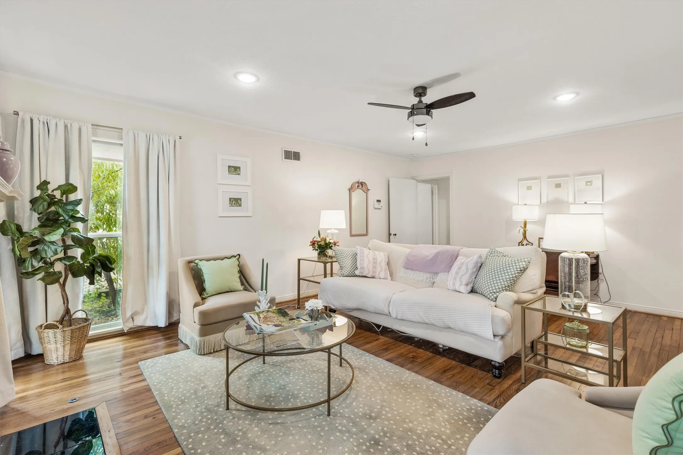 Single Family Residence For Rent in Tarrant County , 3417 Westcliff Road S, Fort Worth, Texas 76109, 3 Bedrooms, 2 Bathrooms, Garage spaces, 1,818 Sqft, built in 1946, Preowned, Price $3,500, mls#21173109, Real Estate Agent in Fort Worth, Homes For Rent in Tarrant county, Homes For Rent in Fort Worth, Realtor in Fort Worth Texas, Real Estate Brokerage Independent Realty Texas, Luminita Cordes Realtor
