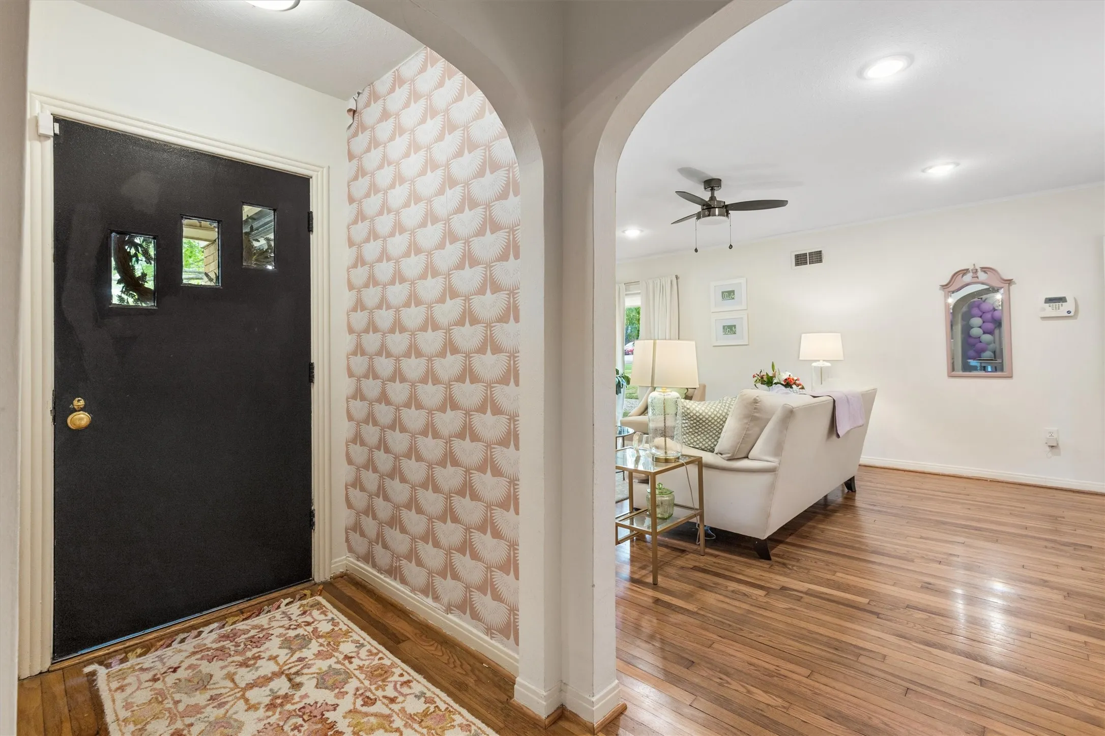 Single Family Residence For Rent in Tarrant County , 3417 Westcliff Road S, Fort Worth, Texas 76109, 3 Bedrooms, 2 Bathrooms, Garage spaces, 1,818 Sqft, built in 1946, Preowned, Price $3,500, mls#21173109, Real Estate Agent in Fort Worth, Homes For Rent in Tarrant county, Homes For Rent in Fort Worth, Realtor in Fort Worth Texas, Real Estate Brokerage Independent Realty Texas, Luminita Cordes Realtor