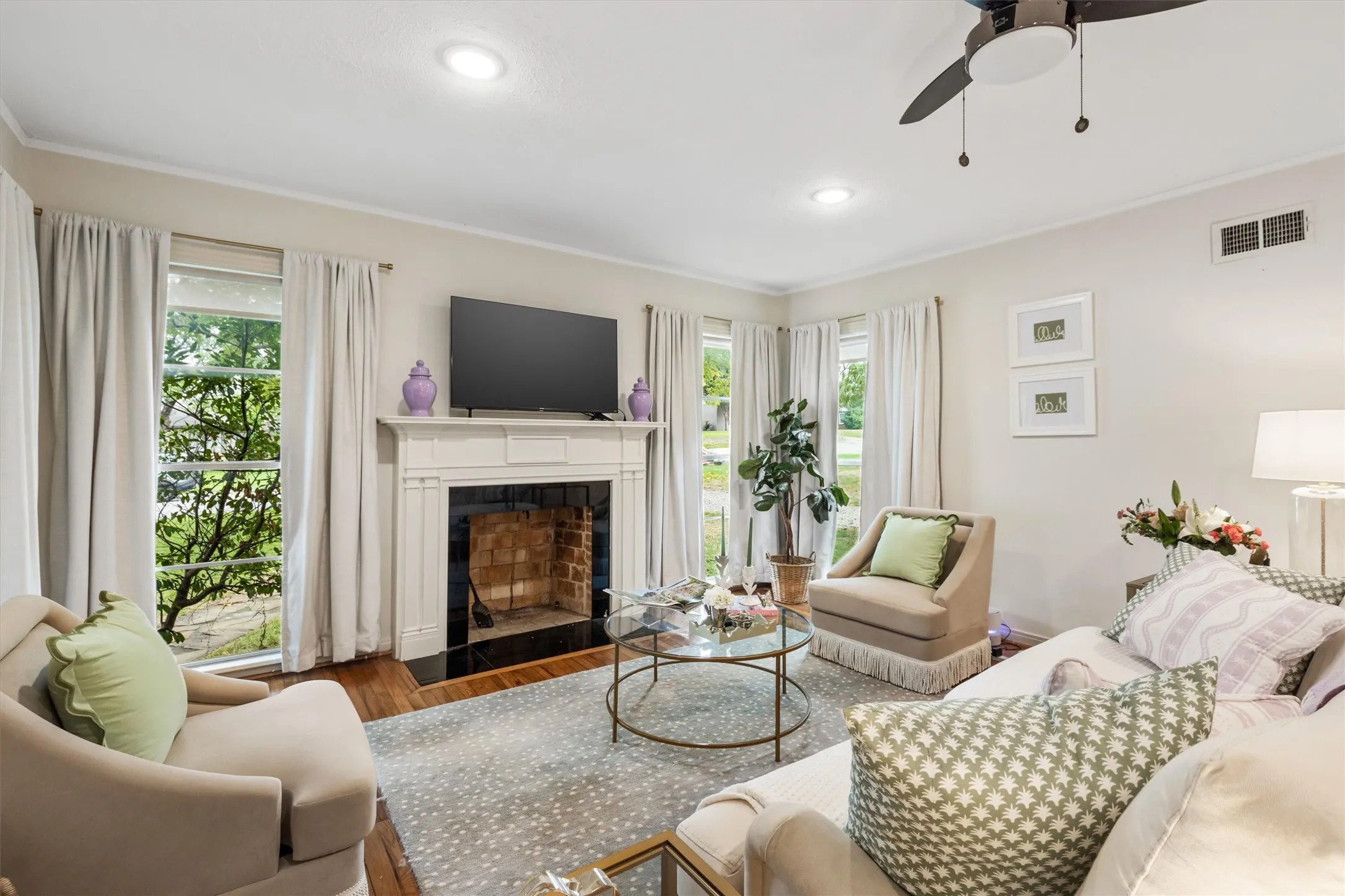 Single Family Residence For Rent in Tarrant County , 3417 Westcliff Road S, Fort Worth, Texas 76109, 3 Bedrooms, 2 Bathrooms, Garage spaces, 1,818 Sqft, built in 1946, Preowned, Price $3,500, mls#21173109, Real Estate Agent in Fort Worth, Homes For Rent in Tarrant county, Homes For Rent in Fort Worth, Realtor in Fort Worth Texas, Real Estate Brokerage Independent Realty Texas, Luminita Cordes Realtor