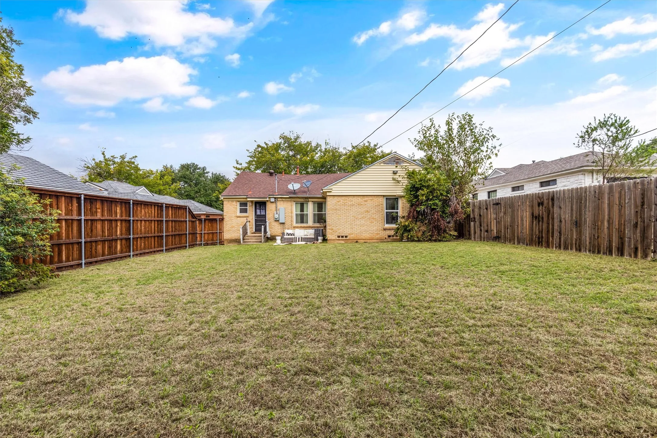 Single Family Residence For Rent in Tarrant County , 3417 Westcliff Road S, Fort Worth, Texas 76109, 3 Bedrooms, 2 Bathrooms, Garage spaces, 1,818 Sqft, built in 1946, Preowned, Price $3,500, mls#21173109, Real Estate Agent in Fort Worth, Homes For Rent in Tarrant county, Homes For Rent in Fort Worth, Realtor in Fort Worth Texas, Real Estate Brokerage Independent Realty Texas, Luminita Cordes Realtor