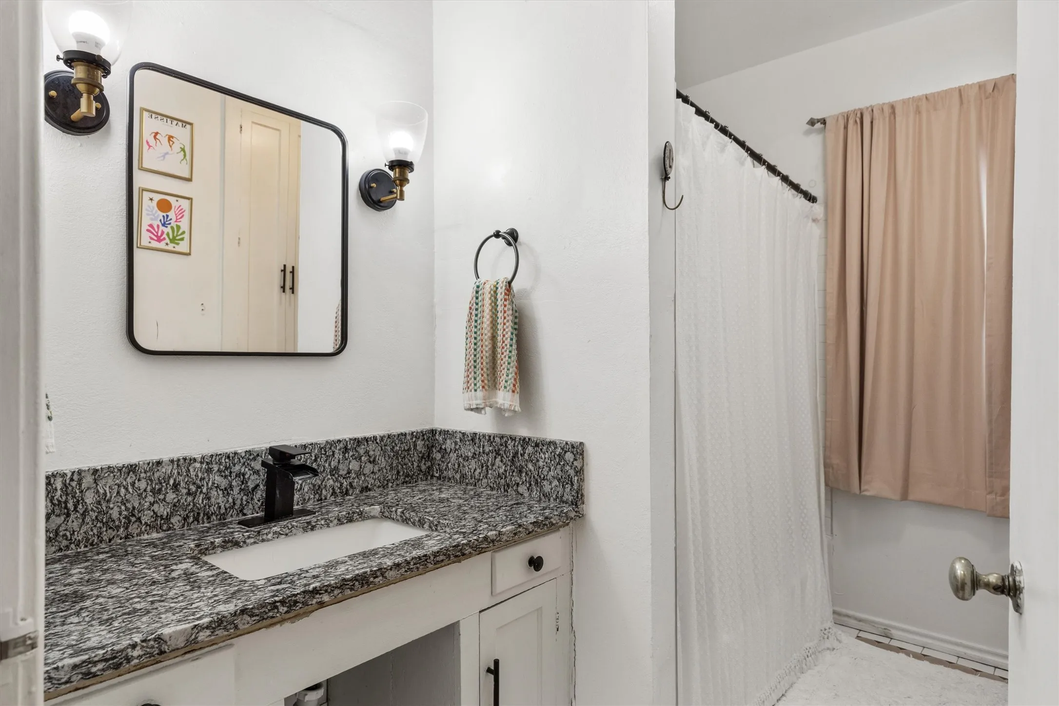 Single Family Residence For Rent in Tarrant County , 3417 Westcliff Road S, Fort Worth, Texas 76109, 3 Bedrooms, 2 Bathrooms, Garage spaces, 1,818 Sqft, built in 1946, Preowned, Price $3,500, mls#21173109, Real Estate Agent in Fort Worth, Homes For Rent in Tarrant county, Homes For Rent in Fort Worth, Realtor in Fort Worth Texas, Real Estate Brokerage Independent Realty Texas, Luminita Cordes Realtor