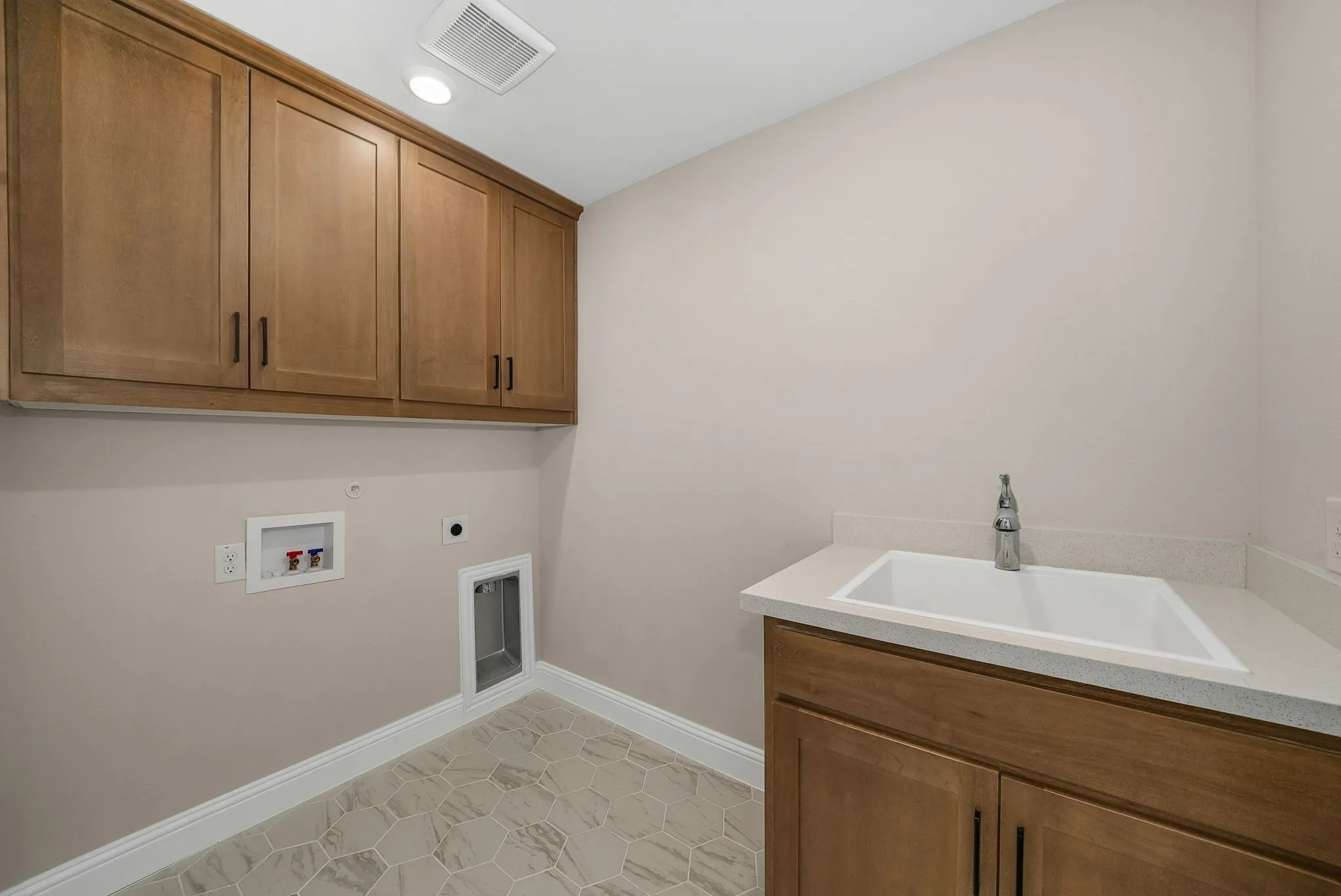 Single Family Residence For Sale in Denton County , 3340 Betony Street, Frisco, Texas 75033, 4 Bedroom, 3 Bathroom, 2 Garage spaces, 2,532 Sqft, built in 2024, Preowned, mls#21171969, Real Estate Agent in Frisco, Homes For Sale in Denton county, Homes For Sale in Frisco, Realtor in Frisco Texas, Real Estate Brokerage Independent Realty Texas, Luminita Cordes Realtor