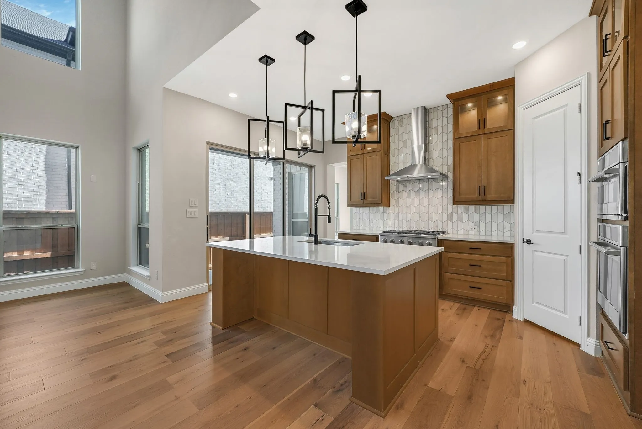 Single Family Residence For Sale in Denton County , 3340 Betony Street, Frisco, Texas 75033, 4 Bedroom, 3 Bathroom, 2 Garage spaces, 2,532 Sqft, built in 2024, Preowned, mls#21171969, Real Estate Agent in Frisco, Homes For Sale in Denton county, Homes For Sale in Frisco, Realtor in Frisco Texas, Real Estate Brokerage Independent Realty Texas, Luminita Cordes Realtor