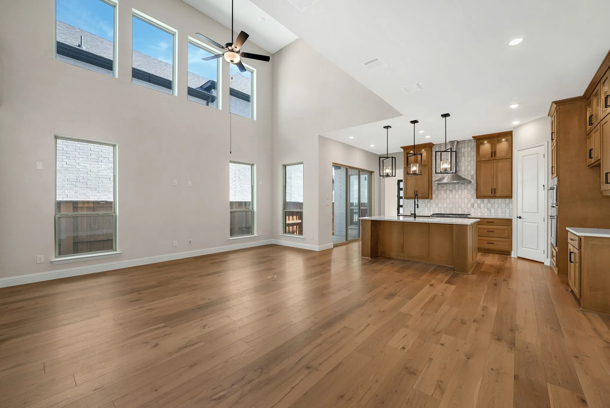 Single Family Residence For Sale in Denton County , 3340 Betony Street, Frisco, Texas 75033, 4 Bedroom, 3 Bathroom, 2 Garage spaces, 2,532 Sqft, built in 2024, Preowned, mls#21171969, Real Estate Agent in Frisco, Homes For Sale in Denton county, Homes For Sale in Frisco, Realtor in Frisco Texas, Real Estate Brokerage Independent Realty Texas, Luminita Cordes Realtor