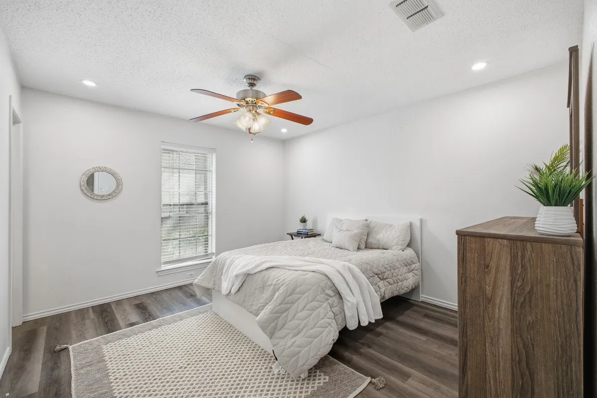 Condominium For Sale in Tarrant County , 907 Roaring Springs Road, Fort Worth, Texas 76114, 2 Bedroom, 2 Bathroom, Garage spaces, 1,333 Sqft, built in 1970, mls#21173398, Real Estate Agent in Fort Worth, Homes For Sale in Tarrant county, Homes For Sale in Fort Worth, Realtor in Fort Worth Texas, Real Estate Brokerage Independent Realty Texas, Luminita Cordes Realtor