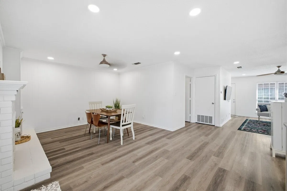 Condominium For Sale in Tarrant County , 907 Roaring Springs Road, Fort Worth, Texas 76114, 2 Bedroom, 2 Bathroom, Garage spaces, 1,333 Sqft, built in 1970, mls#21173398, Real Estate Agent in Fort Worth, Homes For Sale in Tarrant county, Homes For Sale in Fort Worth, Realtor in Fort Worth Texas, Real Estate Brokerage Independent Realty Texas, Luminita Cordes Realtor