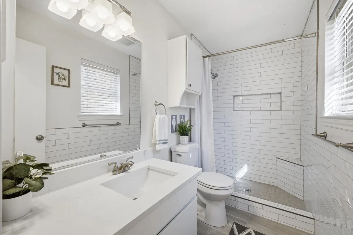 Condominium For Sale in Tarrant County , 907 Roaring Springs Road, Fort Worth, Texas 76114, 2 Bedroom, 2 Bathroom, Garage spaces, 1,333 Sqft, built in 1970, mls#21173398, Real Estate Agent in Fort Worth, Homes For Sale in Tarrant county, Homes For Sale in Fort Worth, Realtor in Fort Worth Texas, Real Estate Brokerage Independent Realty Texas, Luminita Cordes Realtor