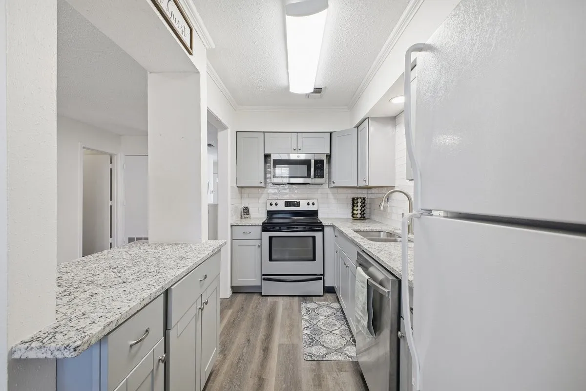 Condominium For Sale in Tarrant County , 907 Roaring Springs Road, Fort Worth, Texas 76114, 2 Bedroom, 2 Bathroom, Garage spaces, 1,333 Sqft, built in 1970, mls#21173398, Real Estate Agent in Fort Worth, Homes For Sale in Tarrant county, Homes For Sale in Fort Worth, Realtor in Fort Worth Texas, Real Estate Brokerage Independent Realty Texas, Luminita Cordes Realtor