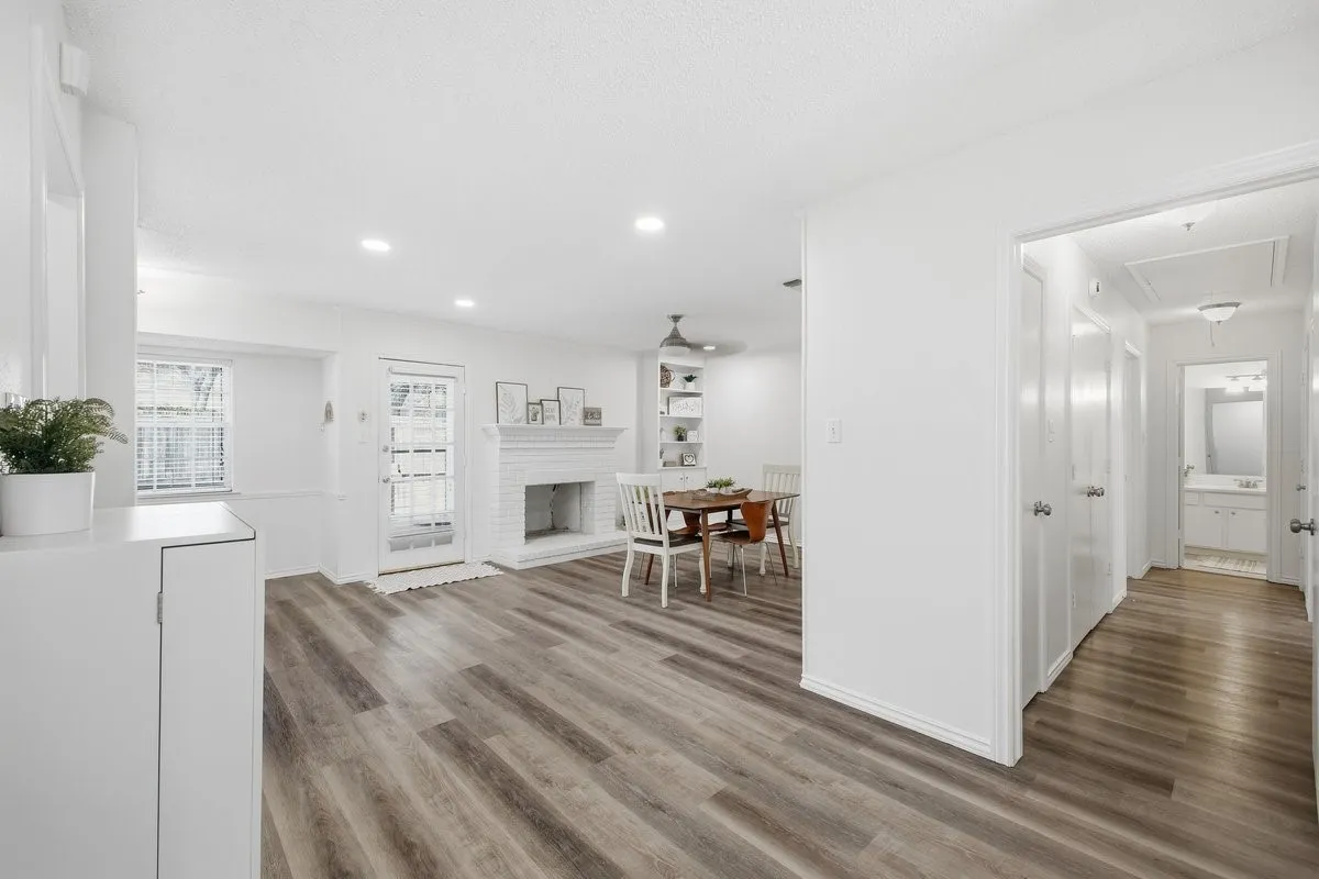 Condominium For Sale in Tarrant County , 907 Roaring Springs Road, Fort Worth, Texas 76114, 2 Bedroom, 2 Bathroom, Garage spaces, 1,333 Sqft, built in 1970, mls#21173398, Real Estate Agent in Fort Worth, Homes For Sale in Tarrant county, Homes For Sale in Fort Worth, Realtor in Fort Worth Texas, Real Estate Brokerage Independent Realty Texas, Luminita Cordes Realtor