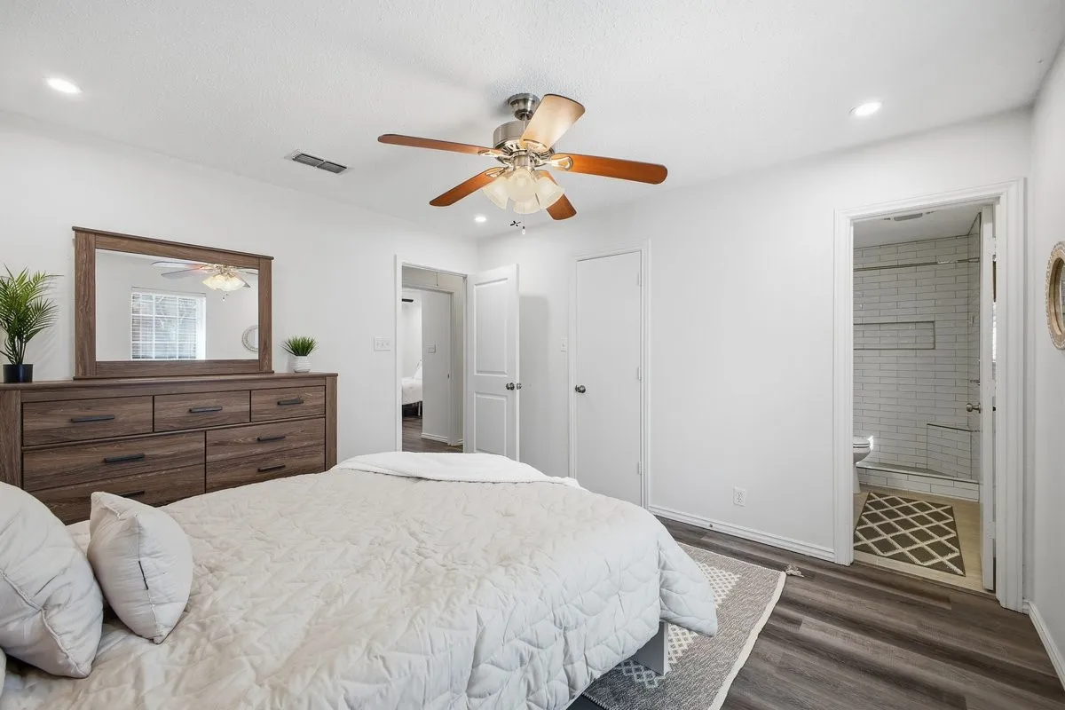 Condominium For Sale in Tarrant County , 907 Roaring Springs Road, Fort Worth, Texas 76114, 2 Bedroom, 2 Bathroom, Garage spaces, 1,333 Sqft, built in 1970, mls#21173398, Real Estate Agent in Fort Worth, Homes For Sale in Tarrant county, Homes For Sale in Fort Worth, Realtor in Fort Worth Texas, Real Estate Brokerage Independent Realty Texas, Luminita Cordes Realtor