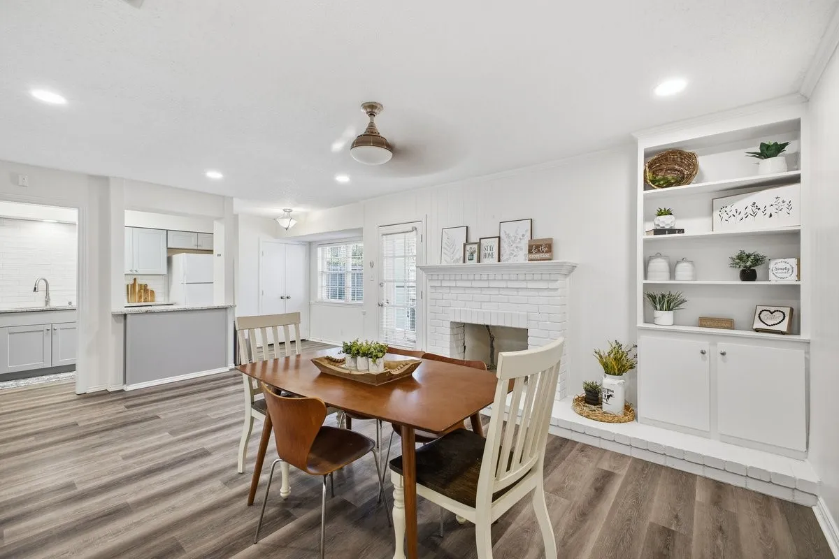 Condominium For Sale in Tarrant County , 907 Roaring Springs Road, Fort Worth, Texas 76114, 2 Bedroom, 2 Bathroom, Garage spaces, 1,333 Sqft, built in 1970, mls#21173398, Real Estate Agent in Fort Worth, Homes For Sale in Tarrant county, Homes For Sale in Fort Worth, Realtor in Fort Worth Texas, Real Estate Brokerage Independent Realty Texas, Luminita Cordes Realtor