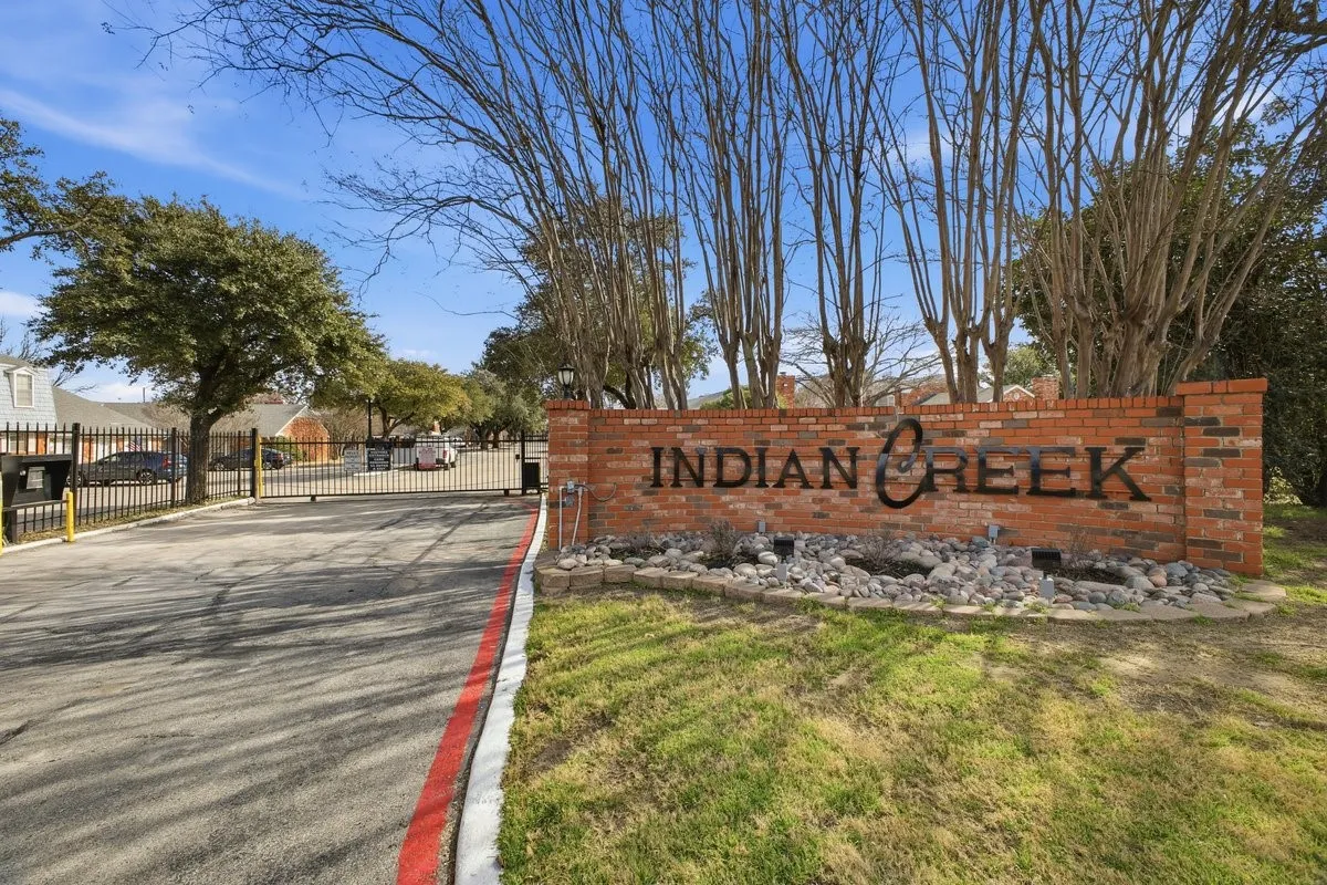 Condominium For Sale in Tarrant County , 907 Roaring Springs Road, Fort Worth, Texas 76114, 2 Bedroom, 2 Bathroom, Garage spaces, 1,333 Sqft, built in 1970, mls#21173398, Real Estate Agent in Fort Worth, Homes For Sale in Tarrant county, Homes For Sale in Fort Worth, Realtor in Fort Worth Texas, Real Estate Brokerage Independent Realty Texas, Luminita Cordes Realtor
