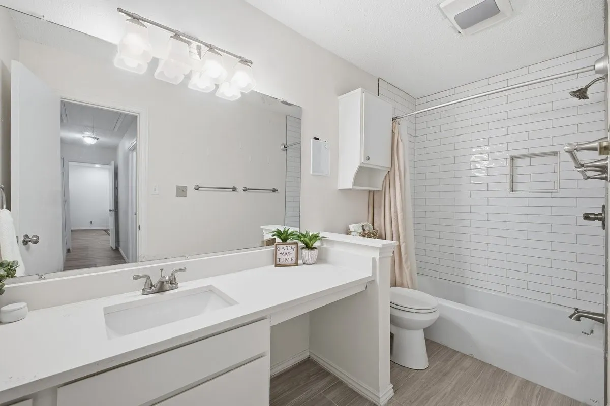 Condominium For Sale in Tarrant County , 907 Roaring Springs Road, Fort Worth, Texas 76114, 2 Bedroom, 2 Bathroom, Garage spaces, 1,333 Sqft, built in 1970, mls#21173398, Real Estate Agent in Fort Worth, Homes For Sale in Tarrant county, Homes For Sale in Fort Worth, Realtor in Fort Worth Texas, Real Estate Brokerage Independent Realty Texas, Luminita Cordes Realtor