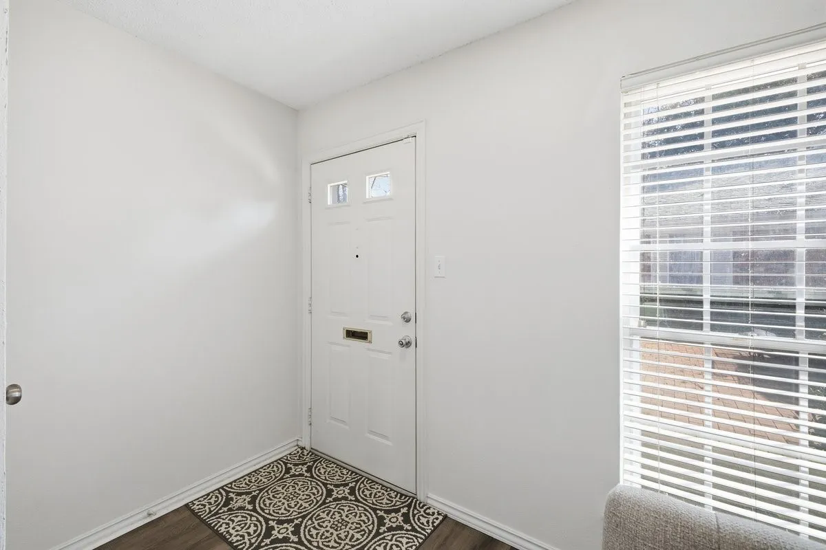 Condominium For Sale in Tarrant County , 907 Roaring Springs Road, Fort Worth, Texas 76114, 2 Bedroom, 2 Bathroom, Garage spaces, 1,333 Sqft, built in 1970, mls#21173398, Real Estate Agent in Fort Worth, Homes For Sale in Tarrant county, Homes For Sale in Fort Worth, Realtor in Fort Worth Texas, Real Estate Brokerage Independent Realty Texas, Luminita Cordes Realtor