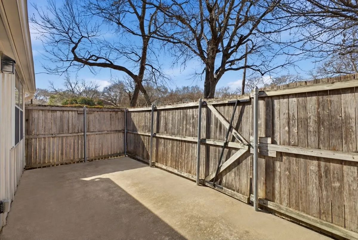 Condominium For Sale in Tarrant County , 907 Roaring Springs Road, Fort Worth, Texas 76114, 2 Bedroom, 2 Bathroom, Garage spaces, 1,333 Sqft, built in 1970, mls#21173398, Real Estate Agent in Fort Worth, Homes For Sale in Tarrant county, Homes For Sale in Fort Worth, Realtor in Fort Worth Texas, Real Estate Brokerage Independent Realty Texas, Luminita Cordes Realtor