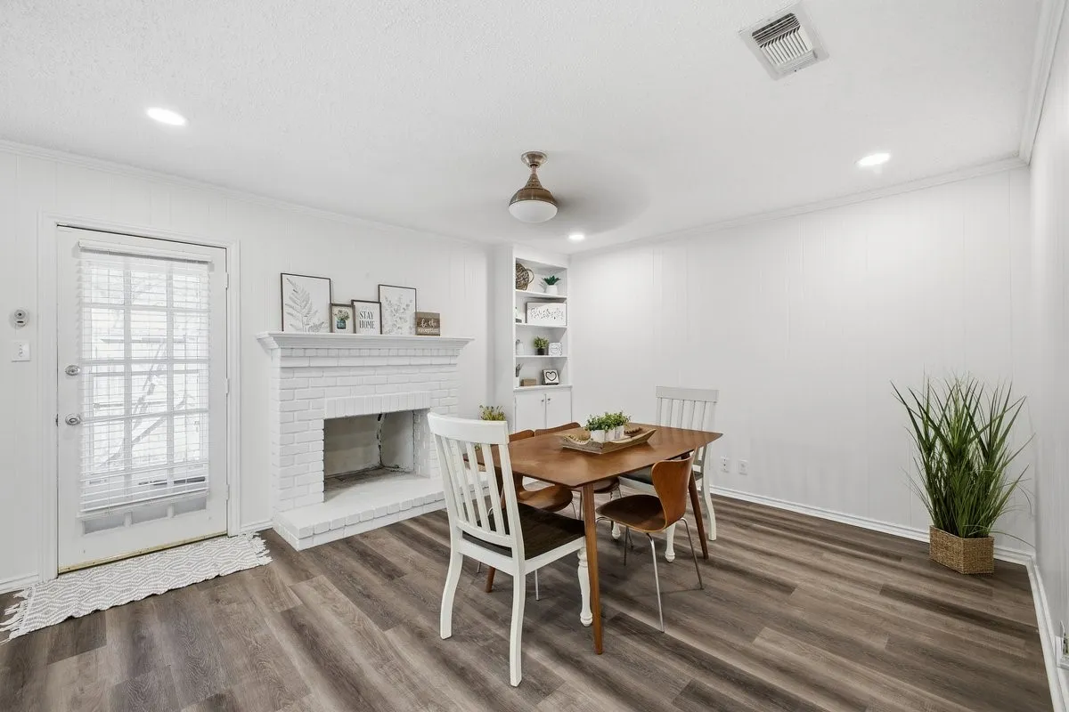 Condominium For Sale in Tarrant County , 907 Roaring Springs Road, Fort Worth, Texas 76114, 2 Bedroom, 2 Bathroom, Garage spaces, 1,333 Sqft, built in 1970, mls#21173398, Real Estate Agent in Fort Worth, Homes For Sale in Tarrant county, Homes For Sale in Fort Worth, Realtor in Fort Worth Texas, Real Estate Brokerage Independent Realty Texas, Luminita Cordes Realtor
