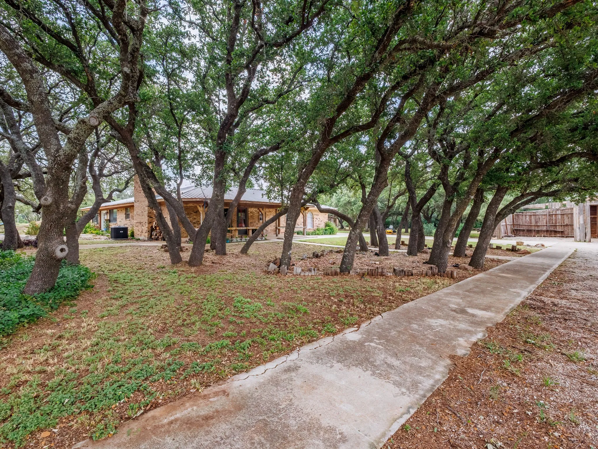 Single Family Residence For Sale in Brown County , 7250 Fm-2125 N, Brownwood, Texas 76801, 3 Bedroom, 2 Bathroom, Garage spaces, 2,346 Sqft, built in 1985, mls#21166823, Real Estate Agent in Brownwood, Homes For Sale in Brown county, Homes For Sale in Brownwood, Realtor in Brownwood Texas, Real Estate Brokerage Independent Realty Texas, Luminita Cordes Realtor