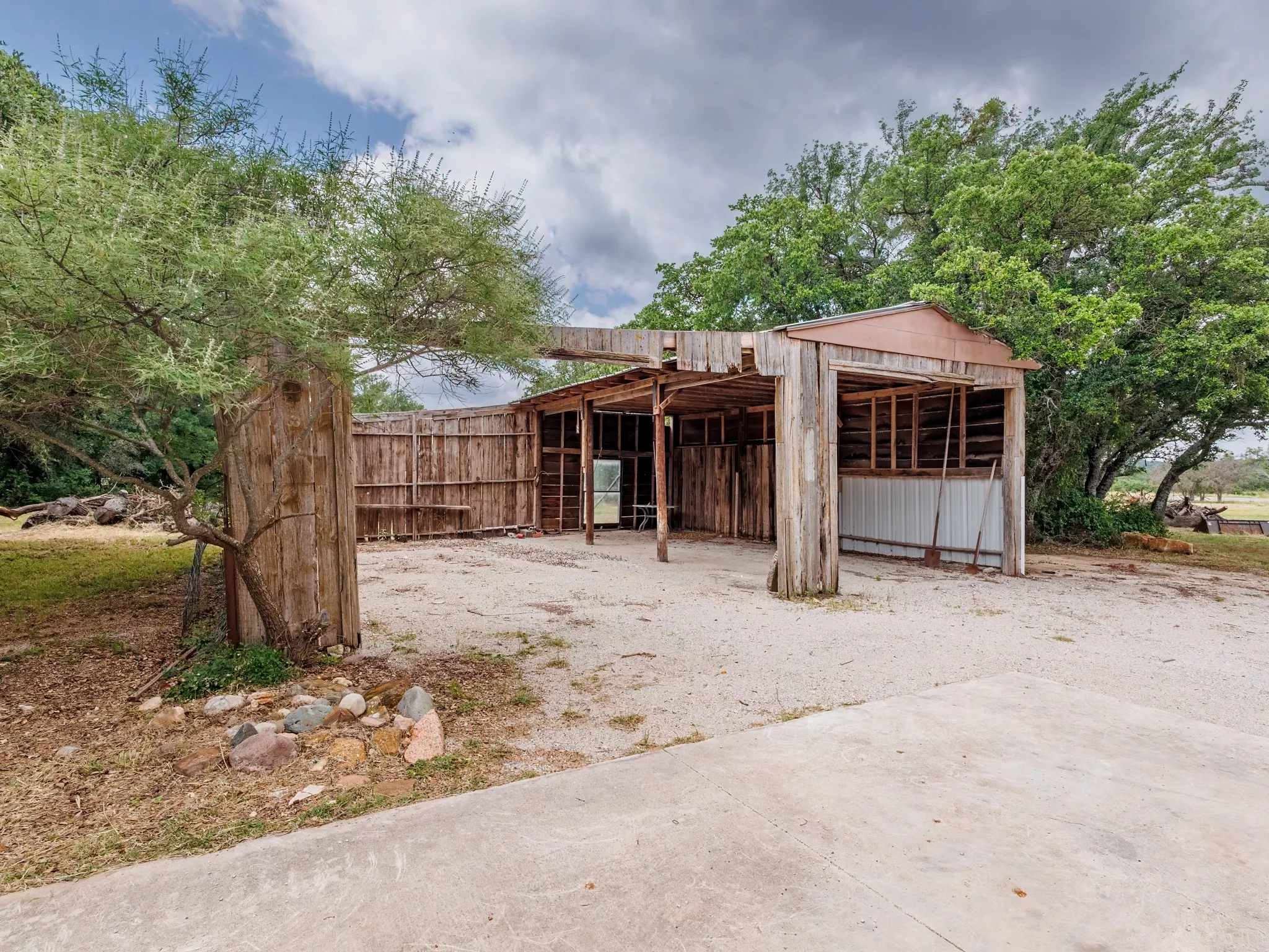 Single Family Residence For Sale in Brown County , 7250 Fm-2125 N, Brownwood, Texas 76801, 3 Bedroom, 2 Bathroom, Garage spaces, 2,346 Sqft, built in 1985, mls#21166823, Real Estate Agent in Brownwood, Homes For Sale in Brown county, Homes For Sale in Brownwood, Realtor in Brownwood Texas, Real Estate Brokerage Independent Realty Texas, Luminita Cordes Realtor