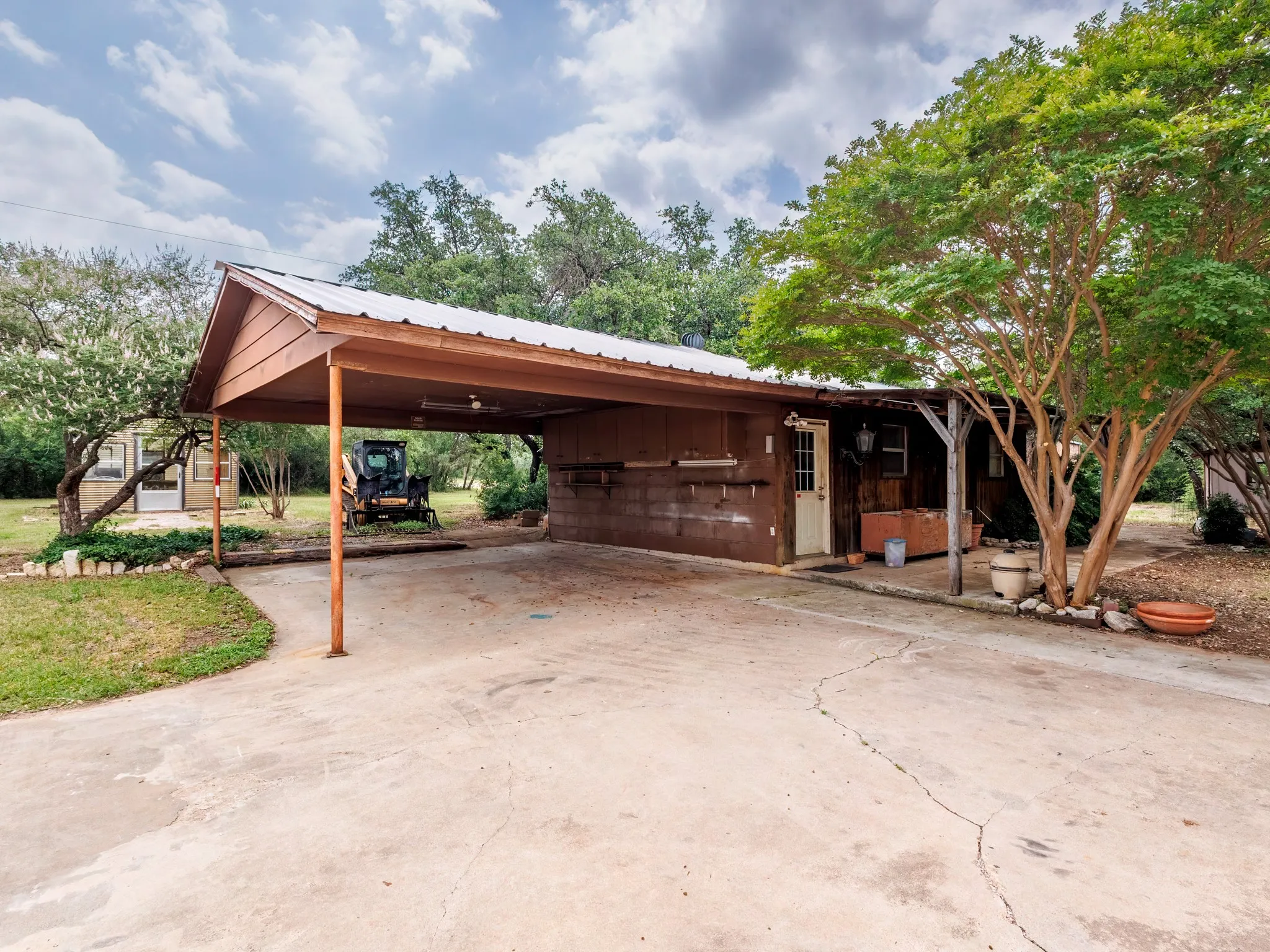 Single Family Residence For Sale in Brown County , 7250 Fm-2125 N, Brownwood, Texas 76801, 3 Bedroom, 2 Bathroom, Garage spaces, 2,346 Sqft, built in 1985, mls#21166823, Real Estate Agent in Brownwood, Homes For Sale in Brown county, Homes For Sale in Brownwood, Realtor in Brownwood Texas, Real Estate Brokerage Independent Realty Texas, Luminita Cordes Realtor