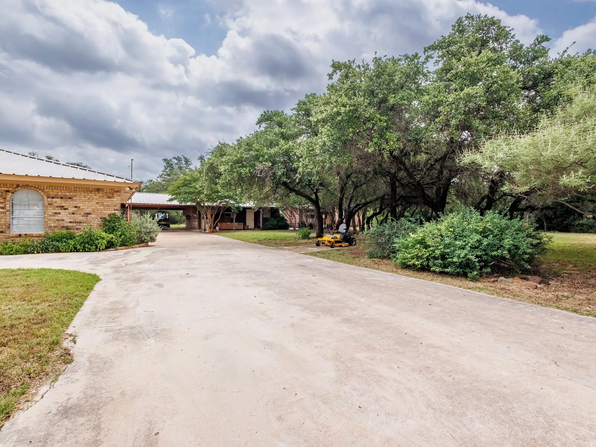 Single Family Residence For Sale in Brown County , 7250 Fm-2125 N, Brownwood, Texas 76801, 3 Bedroom, 2 Bathroom, Garage spaces, 2,346 Sqft, built in 1985, mls#21166823, Real Estate Agent in Brownwood, Homes For Sale in Brown county, Homes For Sale in Brownwood, Realtor in Brownwood Texas, Real Estate Brokerage Independent Realty Texas, Luminita Cordes Realtor
