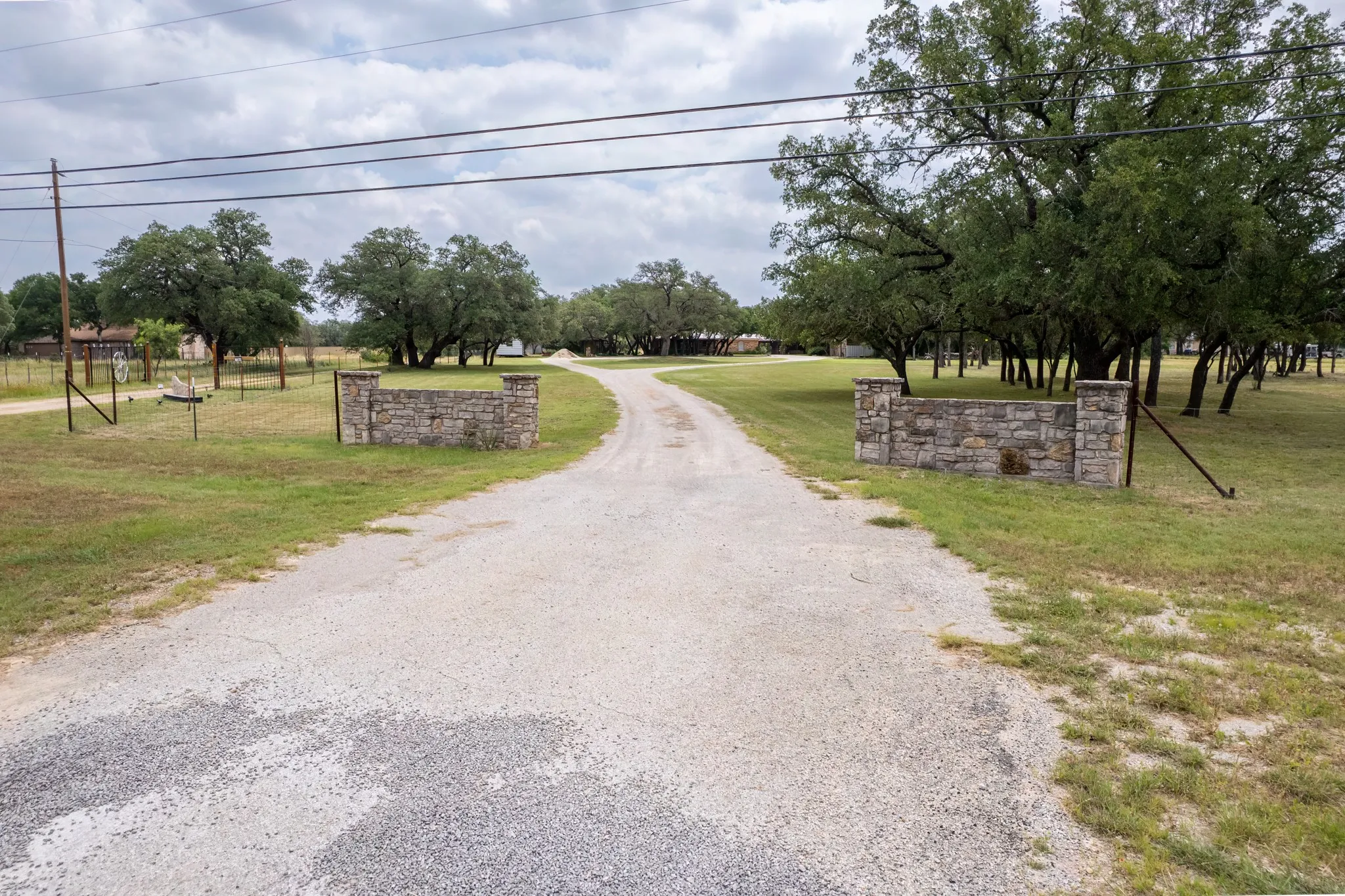Single Family Residence For Sale in Brown County , 7250 Fm-2125 N, Brownwood, Texas 76801, 3 Bedroom, 2 Bathroom, Garage spaces, 2,346 Sqft, built in 1985, mls#21166823, Real Estate Agent in Brownwood, Homes For Sale in Brown county, Homes For Sale in Brownwood, Realtor in Brownwood Texas, Real Estate Brokerage Independent Realty Texas, Luminita Cordes Realtor
