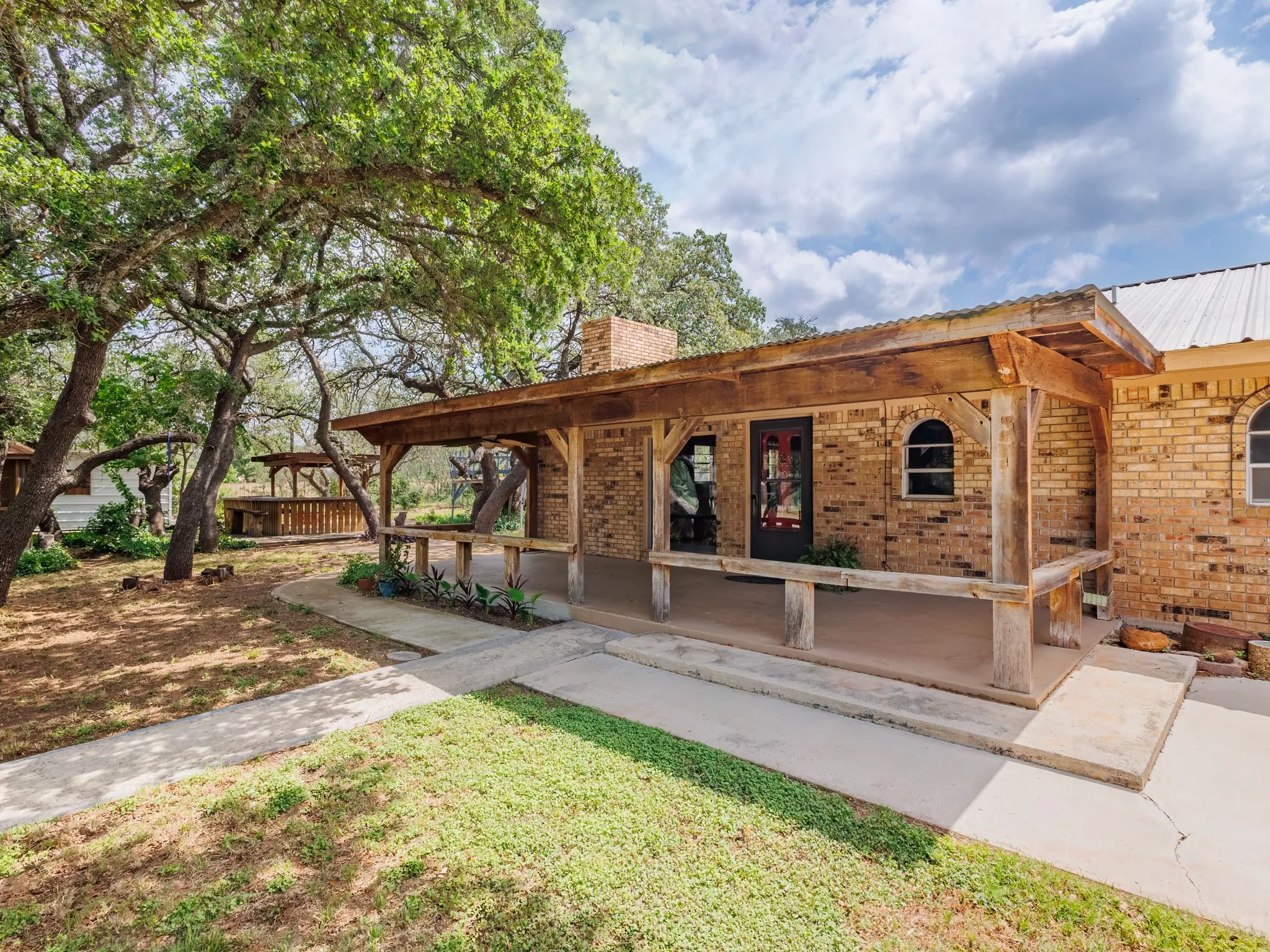 Single Family Residence For Sale in Brown County , 7250 Fm-2125 N, Brownwood, Texas 76801, 3 Bedroom, 2 Bathroom, Garage spaces, 2,346 Sqft, built in 1985, mls#21166823, Real Estate Agent in Brownwood, Homes For Sale in Brown county, Homes For Sale in Brownwood, Realtor in Brownwood Texas, Real Estate Brokerage Independent Realty Texas, Luminita Cordes Realtor