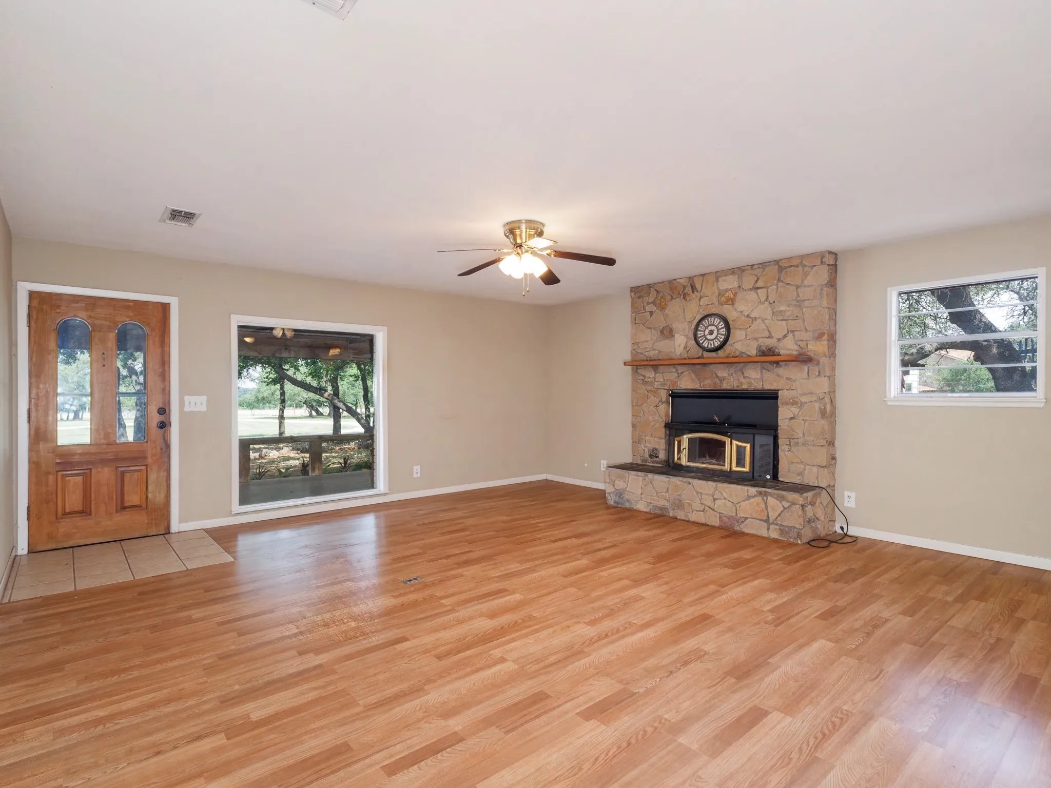 Single Family Residence For Sale in Brown County , 7250 Fm-2125 N, Brownwood, Texas 76801, 3 Bedroom, 2 Bathroom, Garage spaces, 2,346 Sqft, built in 1985, mls#21166823, Real Estate Agent in Brownwood, Homes For Sale in Brown county, Homes For Sale in Brownwood, Realtor in Brownwood Texas, Real Estate Brokerage Independent Realty Texas, Luminita Cordes Realtor